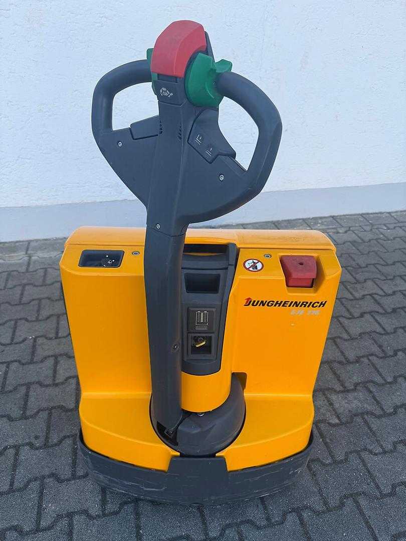 Used Forklift Jungheinrich EJE 116 Gājēju krautņotājs ar dīseli (Image 3) Used Forklift Jungheinrich EJE 116 Gājēju krautņotājs ar dīseli (Image 3)