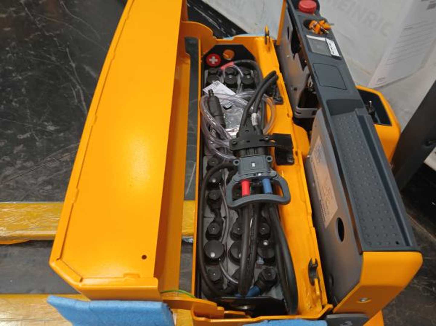 Used Forklift Jungheinrich EJE 114 24 115 54 Gājēju krautņotājs ar dīseli (Image 7) Used Forklift Jungheinrich EJE 114 24 115 54 Gājēju krautņotājs ar dīseli (Image 7)