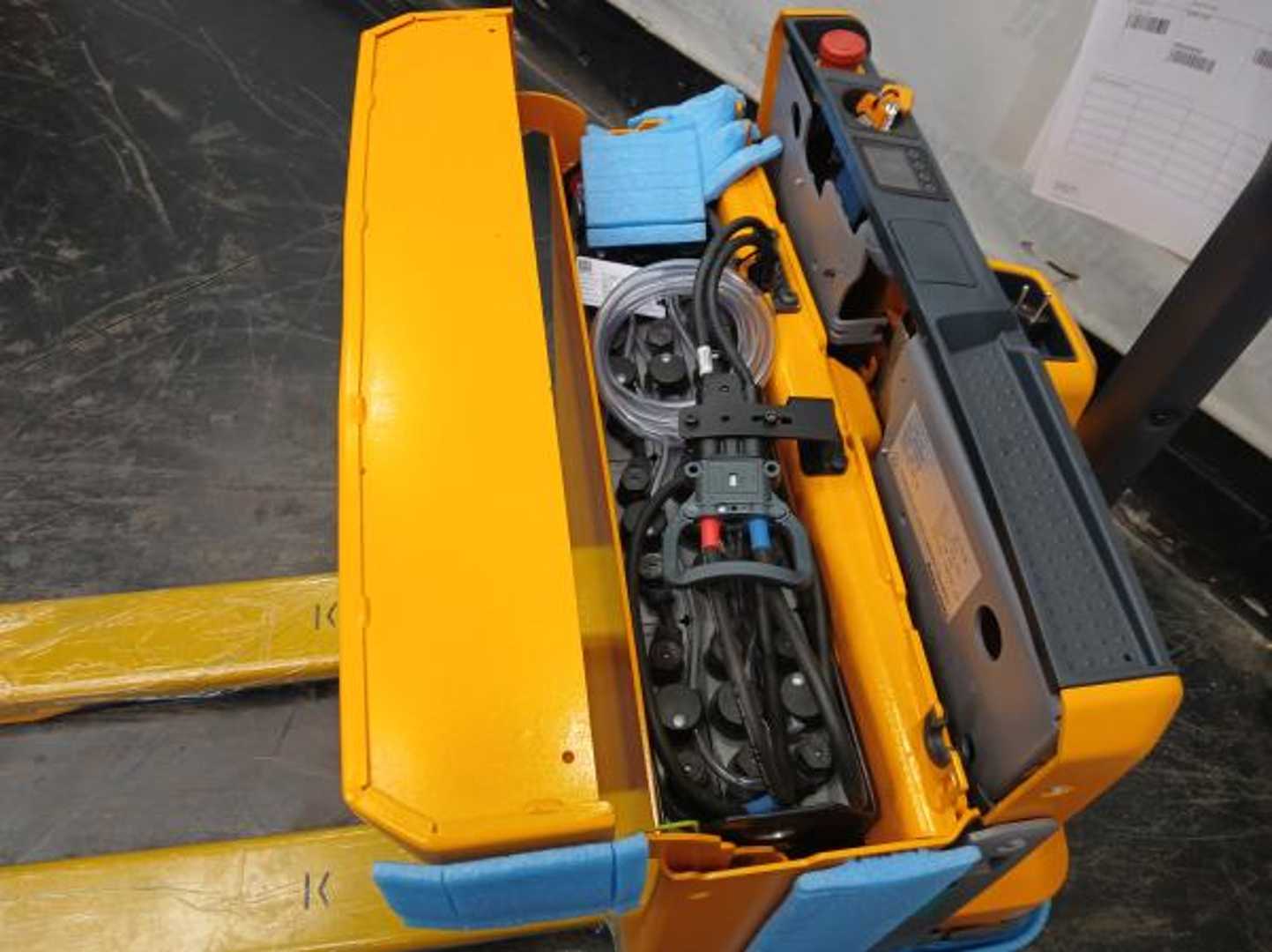 Used Forklift Jungheinrich EJE 114 24 115 54 Gājēju krautņotājs ar dīseli (Image 5) Used Forklift Jungheinrich EJE 114 24 115 54 Gājēju krautņotājs ar dīseli (Image 5)