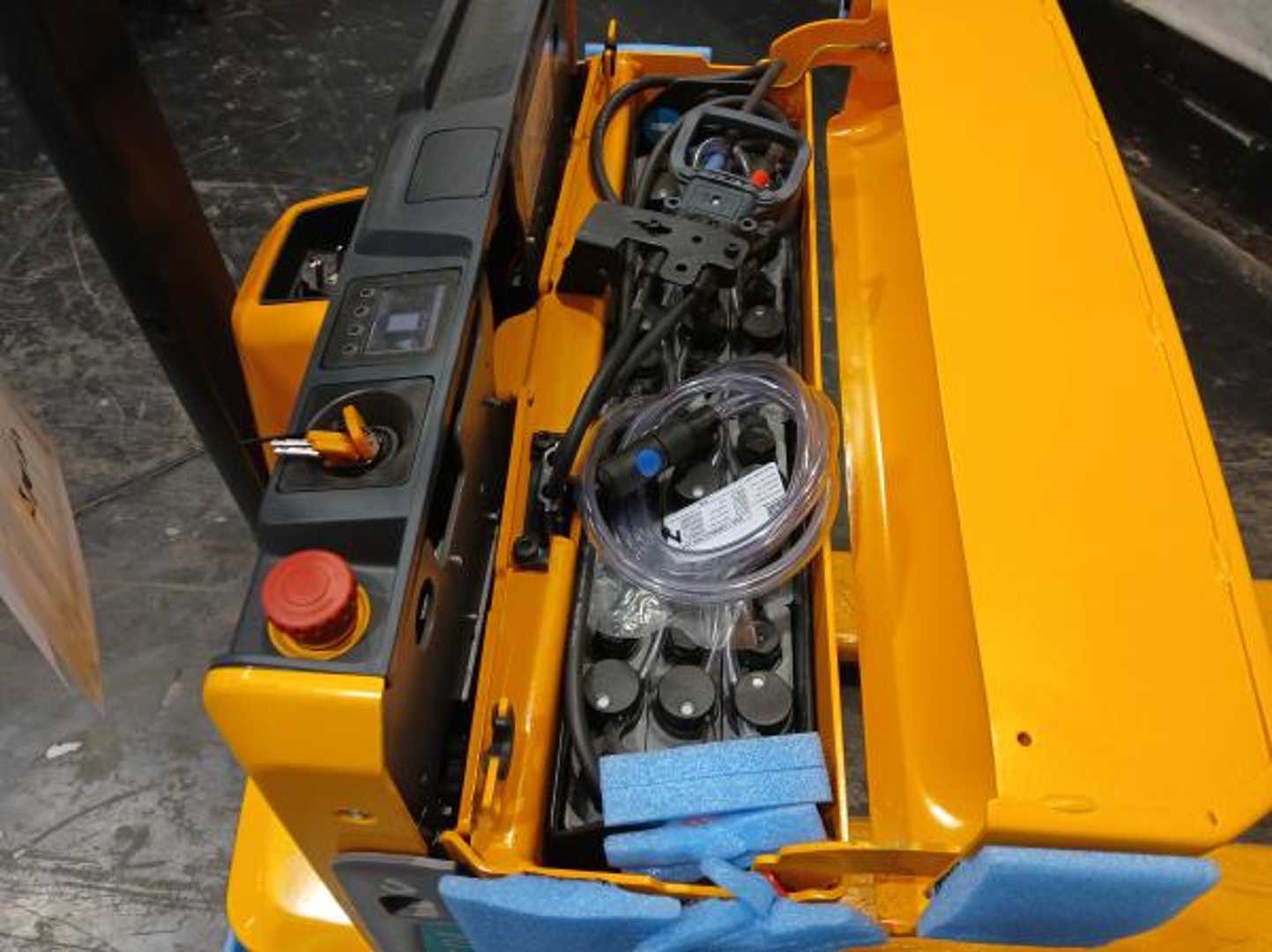 Used Forklift Jungheinrich EJE 114 24 115 54 Gājēju krautņotājs ar dīseli (Image 6) Used Forklift Jungheinrich EJE 114 24 115 54 Gājēju krautņotājs ar dīseli (Image 6)