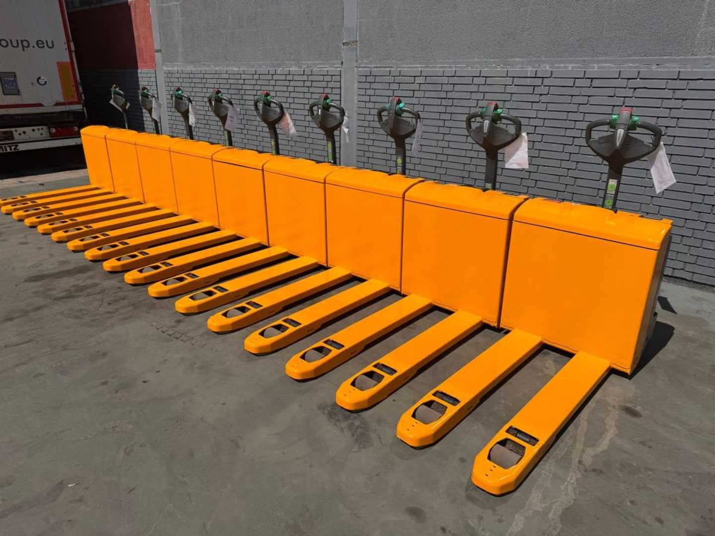 Used Forklift Jungheinrich EJE 116 /Super Angebot /Stückpreis 990€ / 300 x Vorhanden Gājēju krautņotājs ar dīseli (Image 1) Used Forklift Jungheinrich EJE 116 /Super Angebot /Stückpreis 990€ / 300 x Vorhanden Gājēju krautņotājs ar dīseli (Image 1)