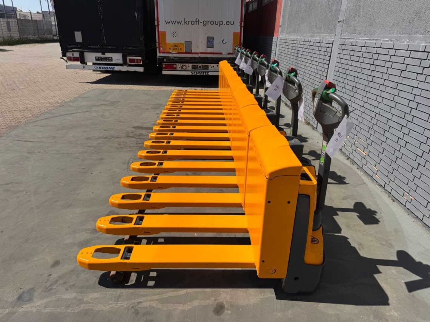 Used Forklift Jungheinrich EJE 116 /Super Angebot /Stückpreis 990€ / 300 x Vorhanden Gājēju krautņotājs ar dīseli (Image 6) Used Forklift Jungheinrich EJE 116 /Super Angebot /Stückpreis 990€ / 300 x Vorhanden Gājēju krautņotājs ar dīseli (Image 6)