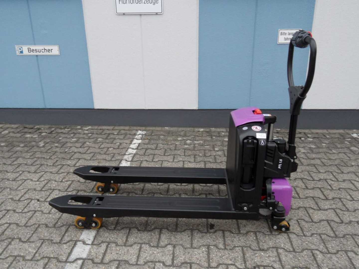 Used Forklift Jungheinrich AntOn PTL 1.5 mit Stützrädern - Neugerät! Gājēju krautņotājs ar dīseli (Image 2) Used Forklift Jungheinrich AntOn PTL 1.5 mit Stützrädern - Neugerät! Gājēju krautņotājs ar dīseli (Image 2)