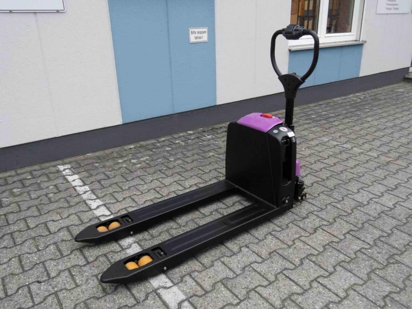 Used Forklift Jungheinrich AntOn PTL 1.5 mit Stützrädern - Neugerät! Gājēju krautņotājs ar dīseli (Image 6) Used Forklift Jungheinrich AntOn PTL 1.5 mit Stützrädern - Neugerät! Gājēju krautņotājs ar dīseli (Image 6)