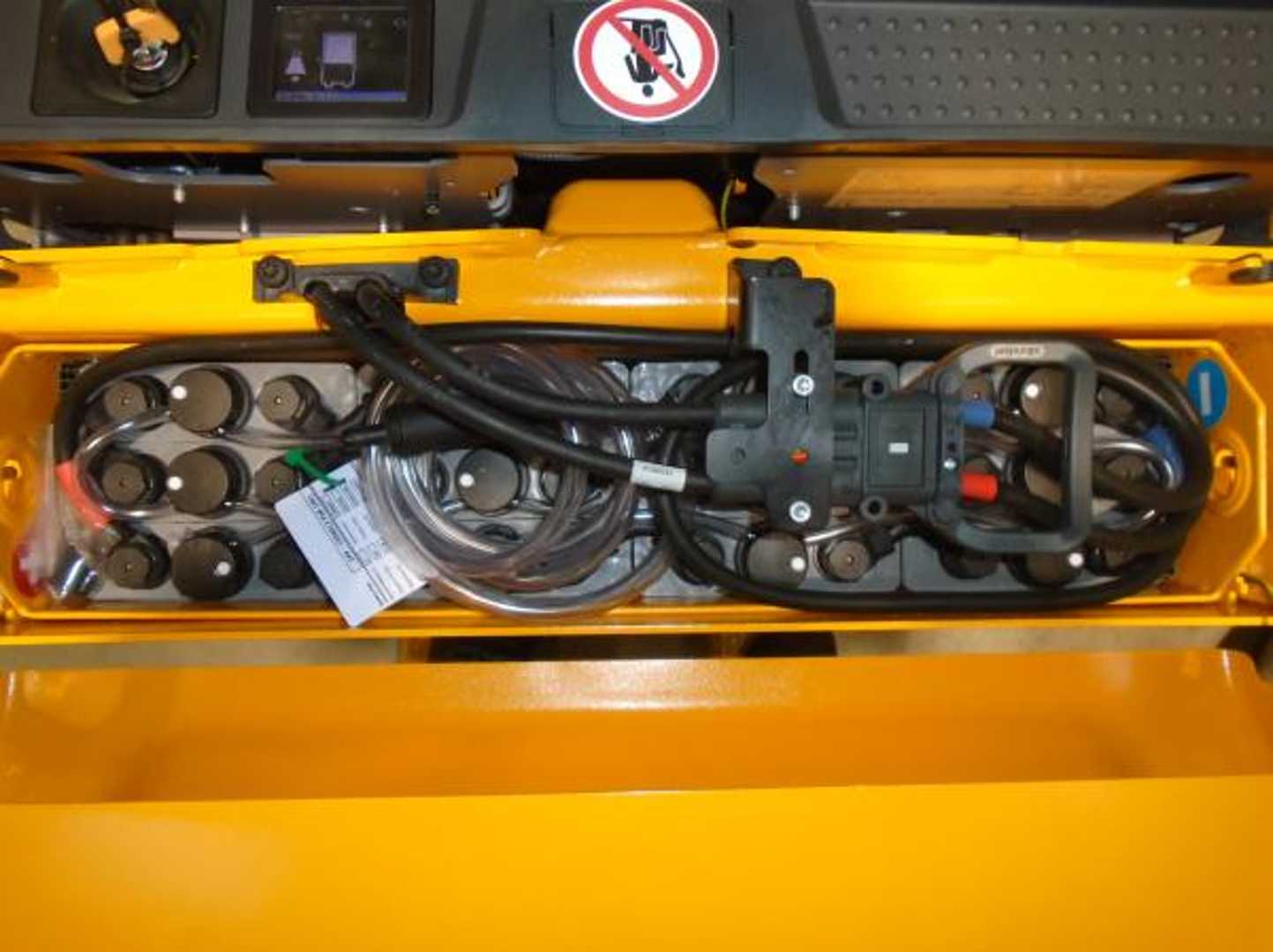 Used Forklift Jungheinrich EJE 114 120-51 Gājēju krautņotājs ar dīseli (Image 3) Used Forklift Jungheinrich EJE 114 120-51 Gājēju krautņotājs ar dīseli (Image 3)