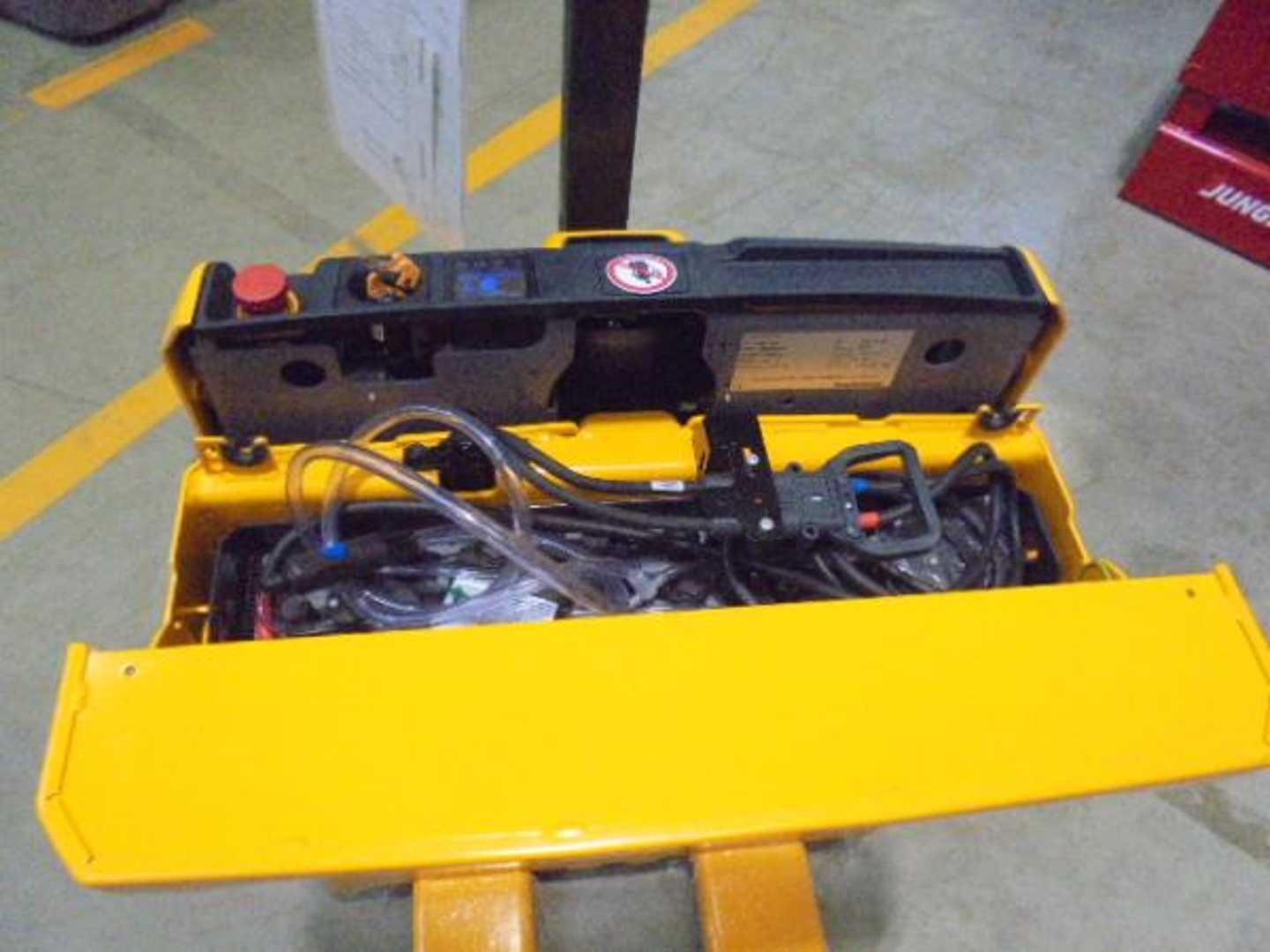 Used Forklift Jungheinrich EJE 114 115-53 Gājēju krautņotājs ar dīseli (Image 3) Used Forklift Jungheinrich EJE 114 115-53 Gājēju krautņotājs ar dīseli (Image 3)