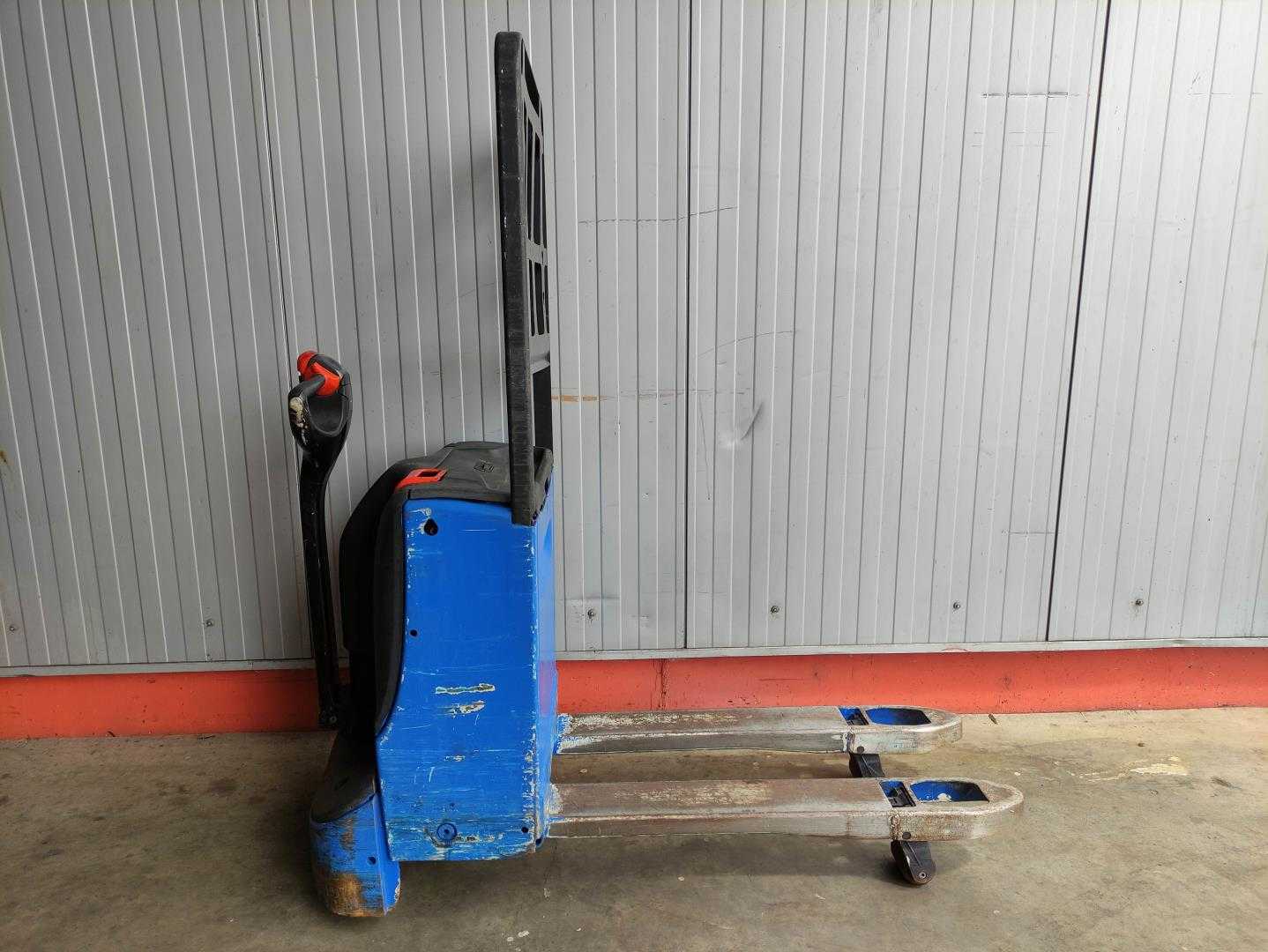 Used Forklift Linde T16 Gājēju krautņotājs ar dīseli (Image 2) Used Forklift Linde T16 Gājēju krautņotājs ar dīseli (Image 2)