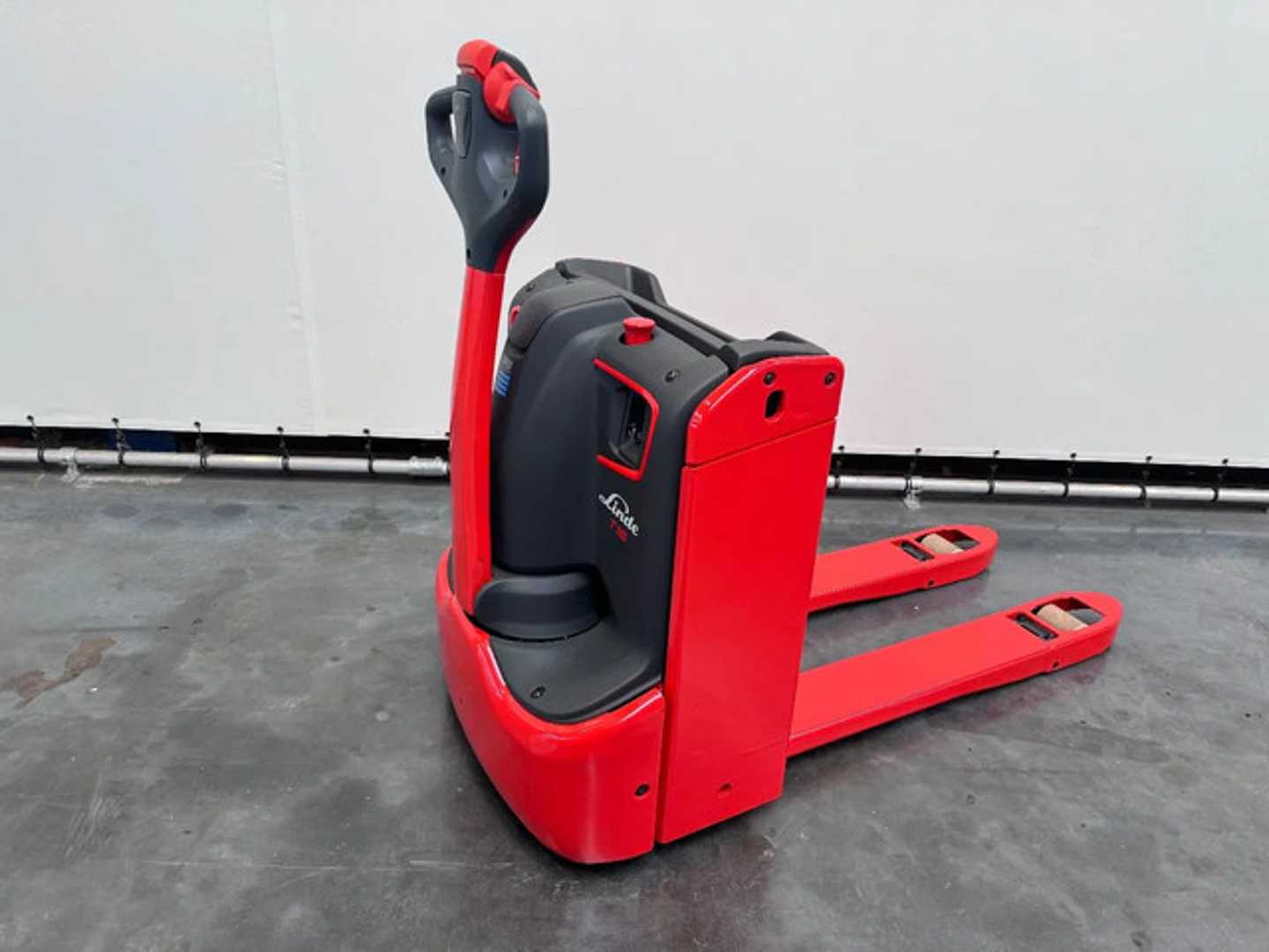 Used Forklift Linde T 16 1150x560 mm Gājēju krautņotājs ar dīseli (Image 3) Used Forklift Linde T 16 1150x560 mm Gājēju krautņotājs ar dīseli (Image 3)