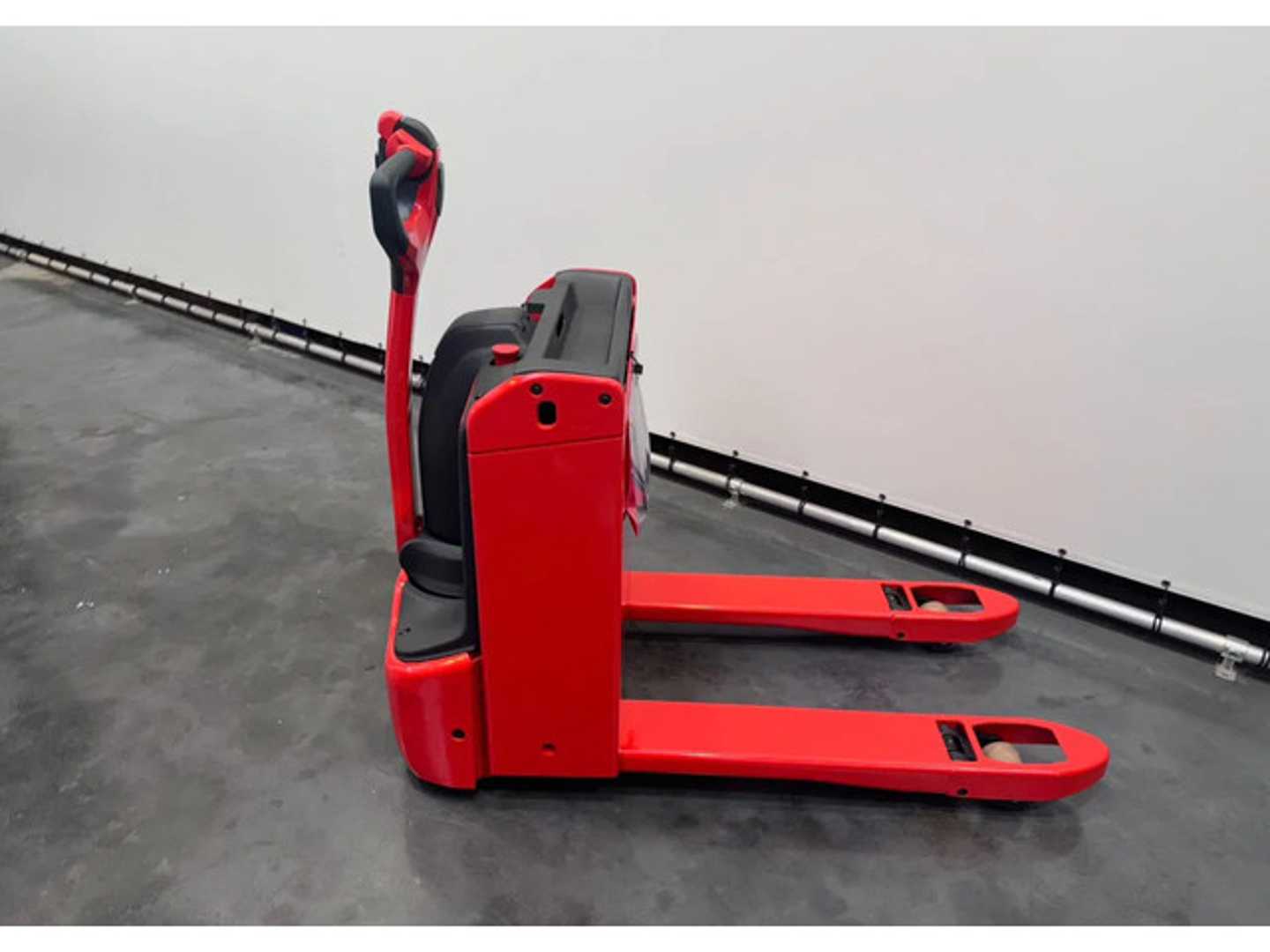 Used Forklift Linde T 16 1000x680 mm Gājēju krautņotājs ar dīseli (Image 4) Used Forklift Linde T 16 1000x680 mm Gājēju krautņotājs ar dīseli (Image 4)