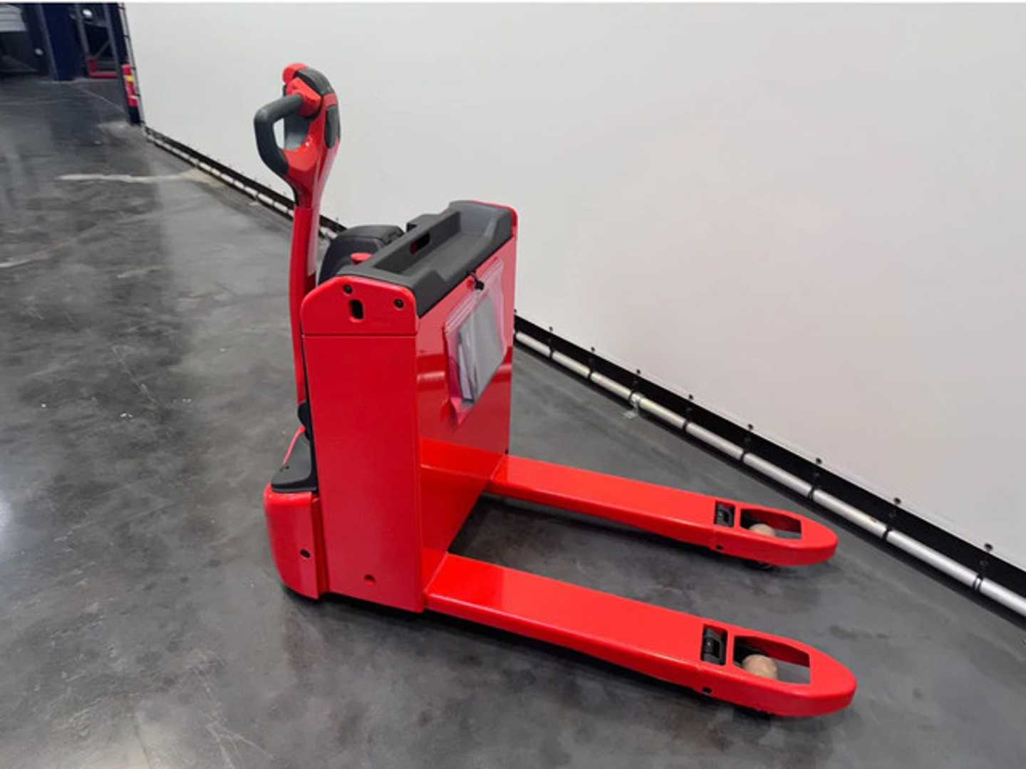Used Forklift Linde T 16 1000x680 mm Gājēju krautņotājs ar dīseli (Image 6) Used Forklift Linde T 16 1000x680 mm Gājēju krautņotājs ar dīseli (Image 6)