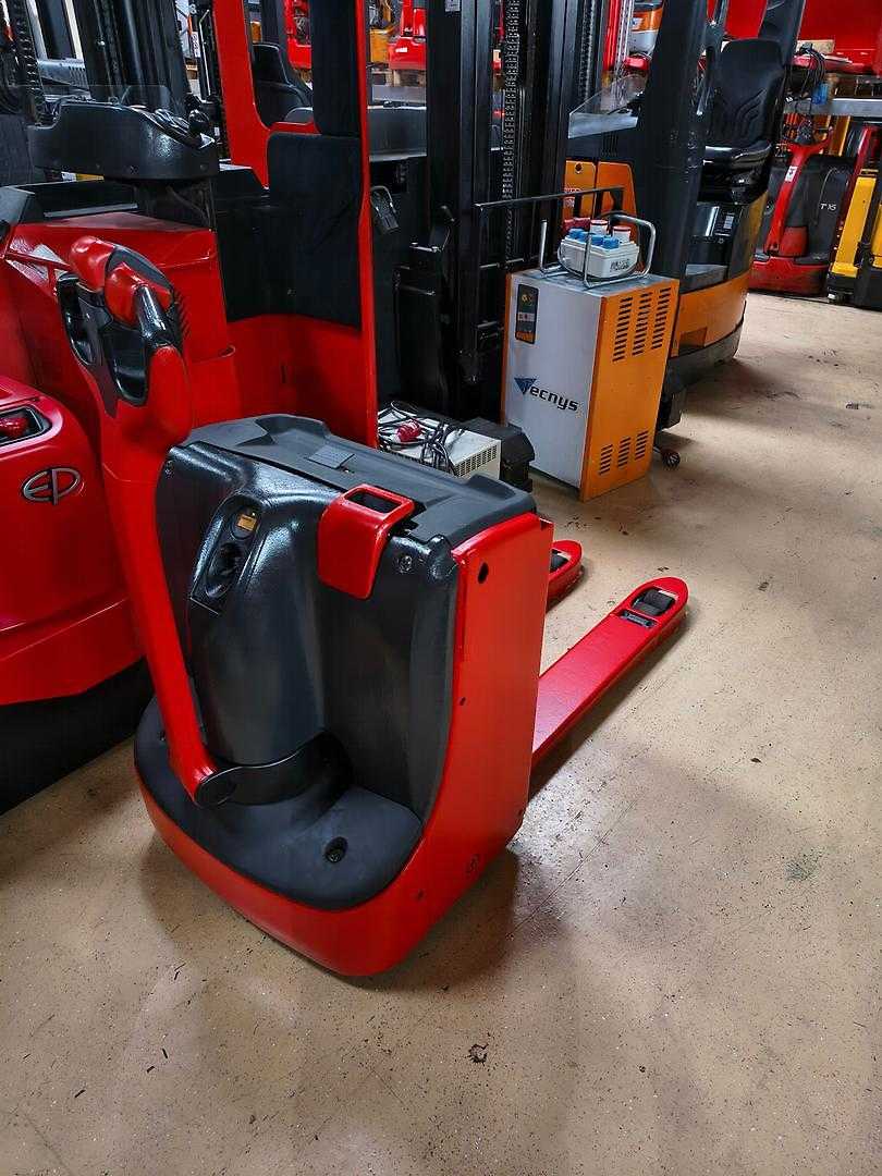Used Forklift Linde T20 Gājēju krautņotājs ar dīseli (Image 2) Used Forklift Linde T20 Gājēju krautņotājs ar dīseli (Image 2)