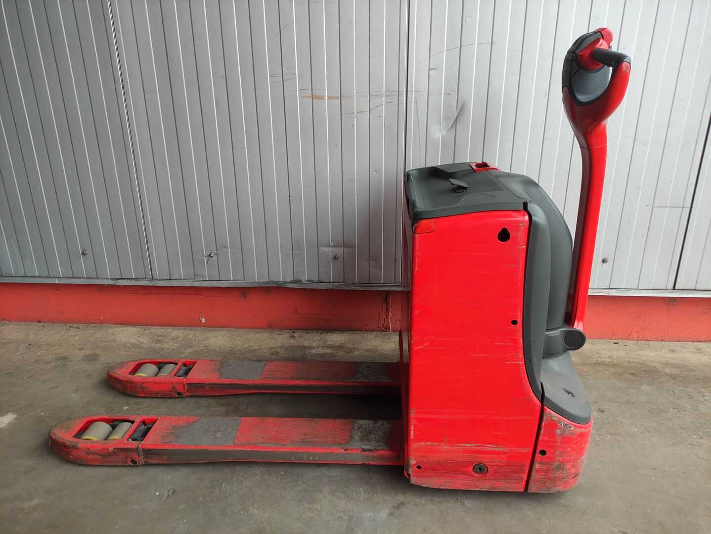 Used Forklift Linde T18-1152 Gājēju krautņotājs ar dīseli (Image 1) Used Forklift Linde T18-1152 Gājēju krautņotājs ar dīseli (Image 1)