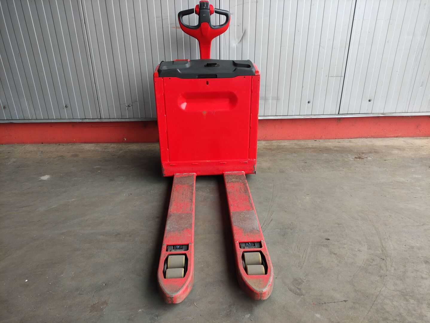 Used Forklift Linde T18-1152 Gājēju krautņotājs ar dīseli (Image 3) Used Forklift Linde T18-1152 Gājēju krautņotājs ar dīseli (Image 3)