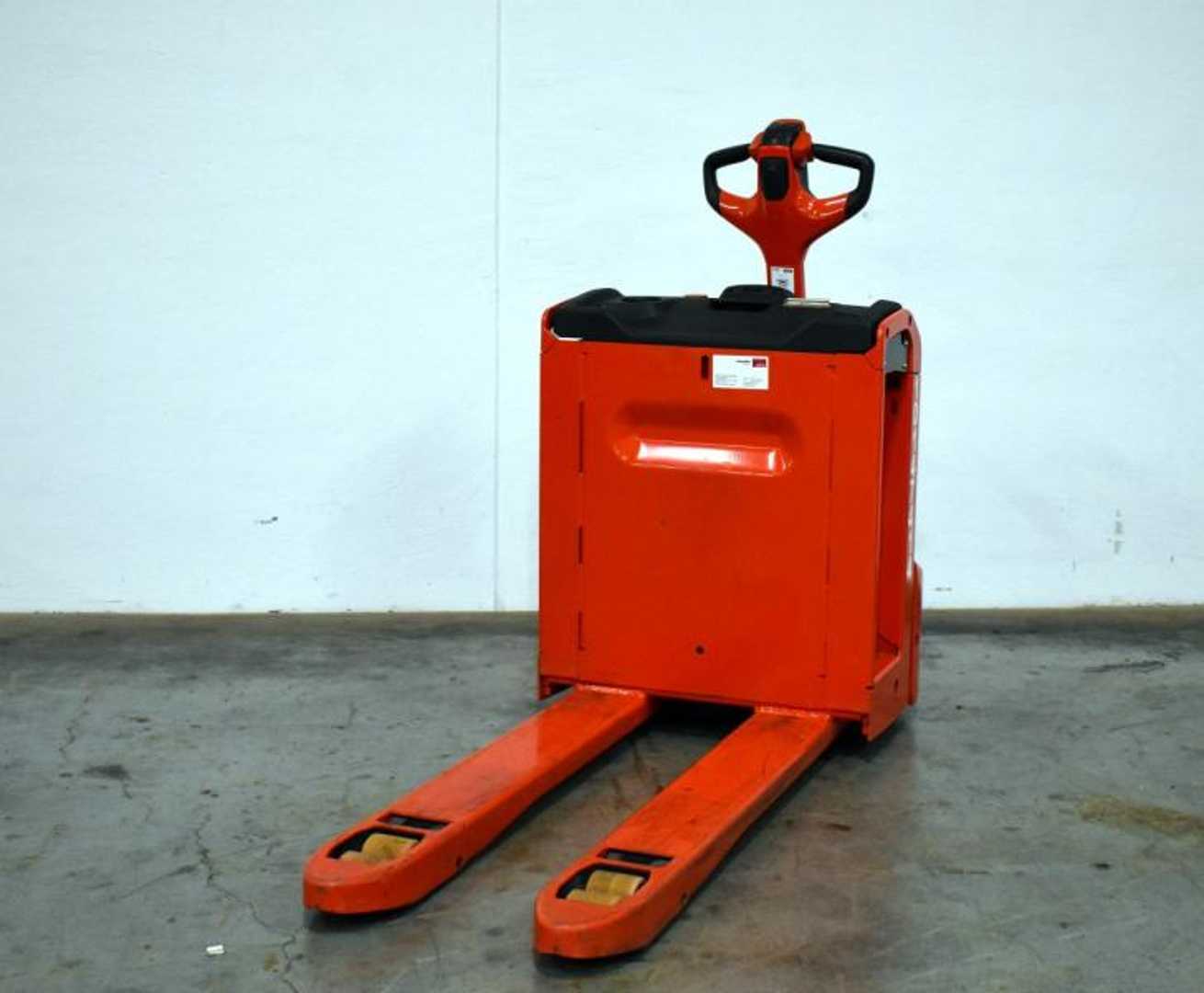 Used Forklift Linde T 18 1155-00 Gājēju krautņotājs ar dīseli (Image 3) Used Forklift Linde T 18 1155-00 Gājēju krautņotājs ar dīseli (Image 3)