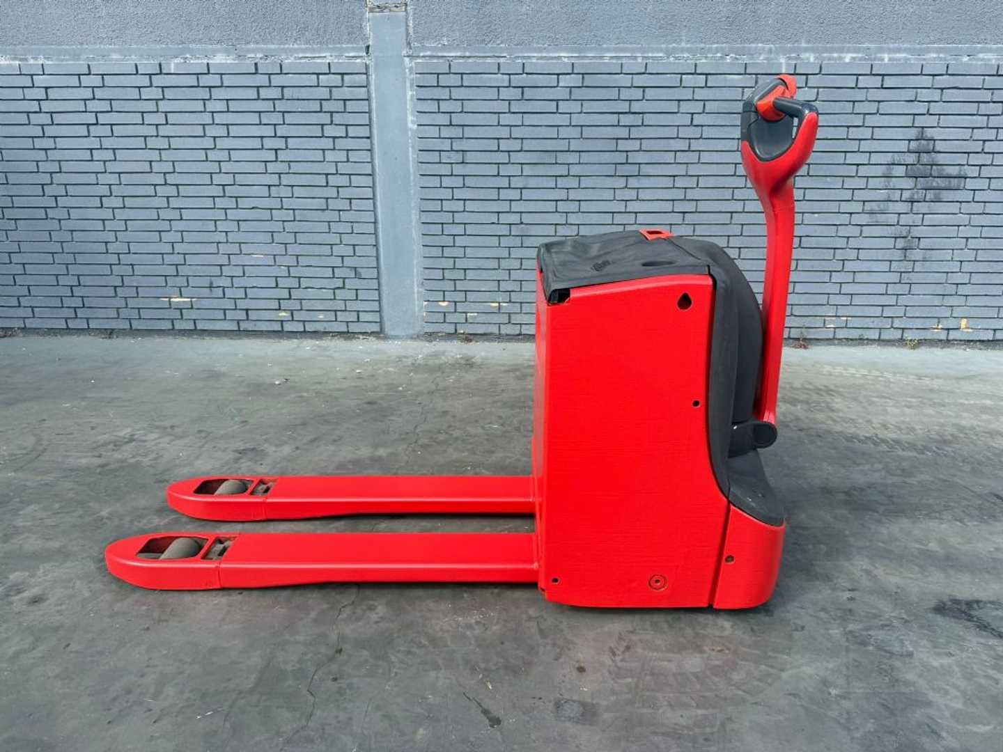 Used Forklift Linde T 18 Baujahr 2009 Akku 2017 Gājēju krautņotājs ar dīseli (Image 2) Used Forklift Linde T 18 Baujahr 2009 Akku 2017 Gājēju krautņotājs ar dīseli (Image 2)