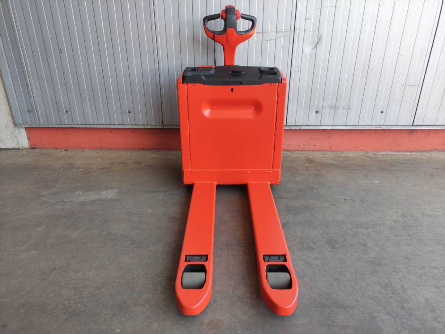 Used Forklift Linde T18-1152 / Neu lackiert Gājēju krautņotājs ar dīseli (Image 3) Used Forklift Linde T18-1152 / Neu lackiert Gājēju krautņotājs ar dīseli (Image 3)