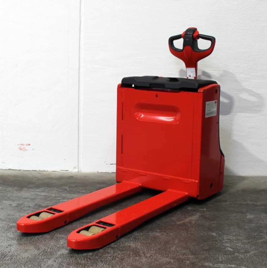 Used Forklift Linde T 18 1152-02 Gājēju krautņotājs ar dīseli (Image 2) Used Forklift Linde T 18 1152-02 Gājēju krautņotājs ar dīseli (Image 2)