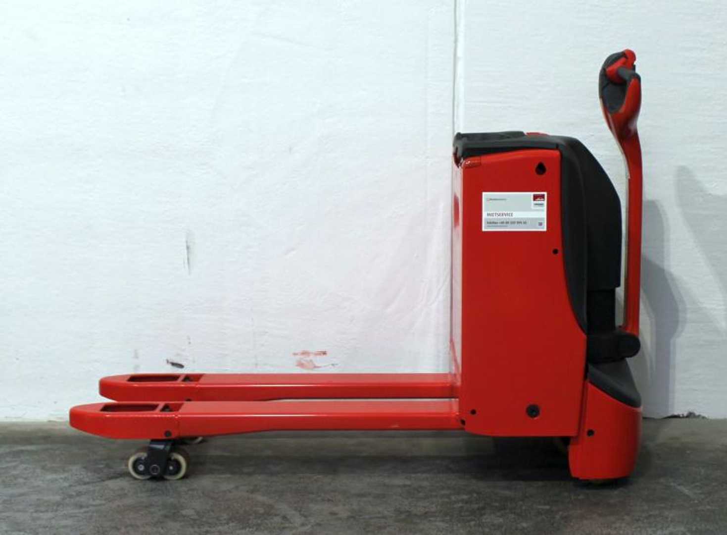 Used Forklift Linde T 18 1152-02 Gājēju krautņotājs ar dīseli (Image 3) Used Forklift Linde T 18 1152-02 Gājēju krautņotājs ar dīseli (Image 3)