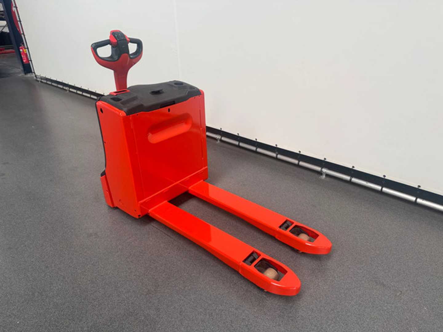 Used Forklift Linde T 20 Gājēju krautņotājs ar dīseli (Image 4) Used Forklift Linde T 20 Gājēju krautņotājs ar dīseli (Image 4)