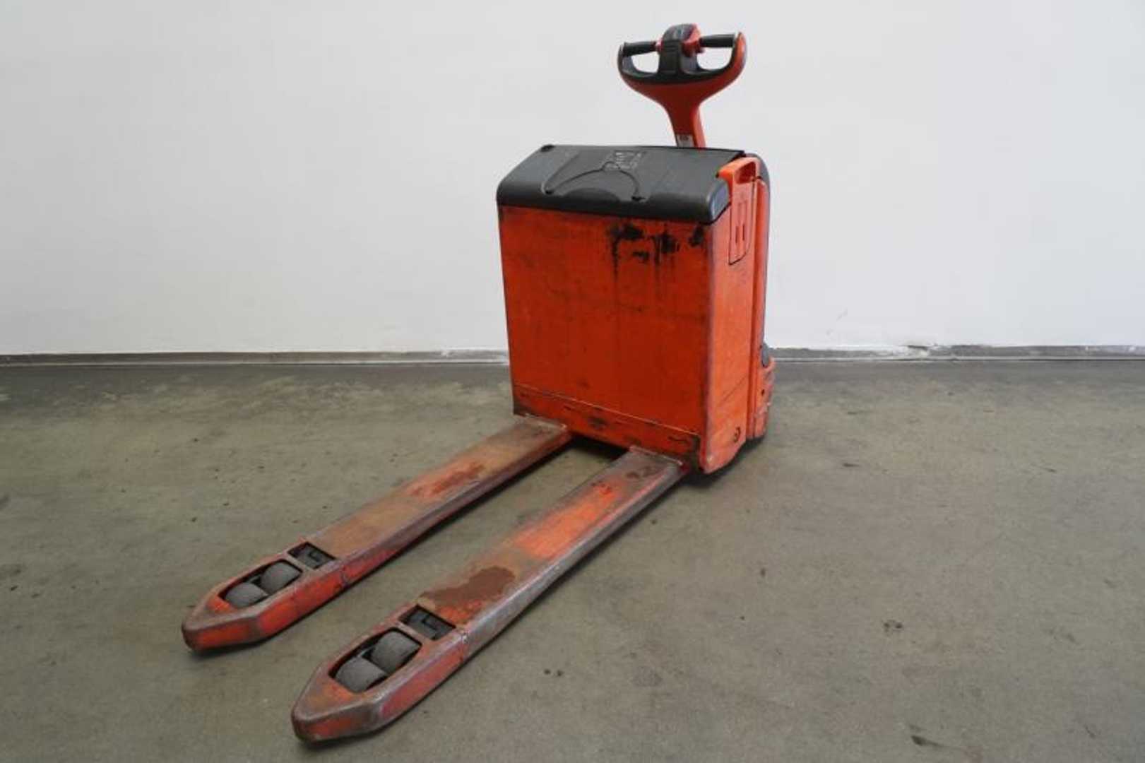 Used Forklift Linde T 20 360 Gājēju krautņotājs ar dīseli (Image 2) Used Forklift Linde T 20 360 Gājēju krautņotājs ar dīseli (Image 2)