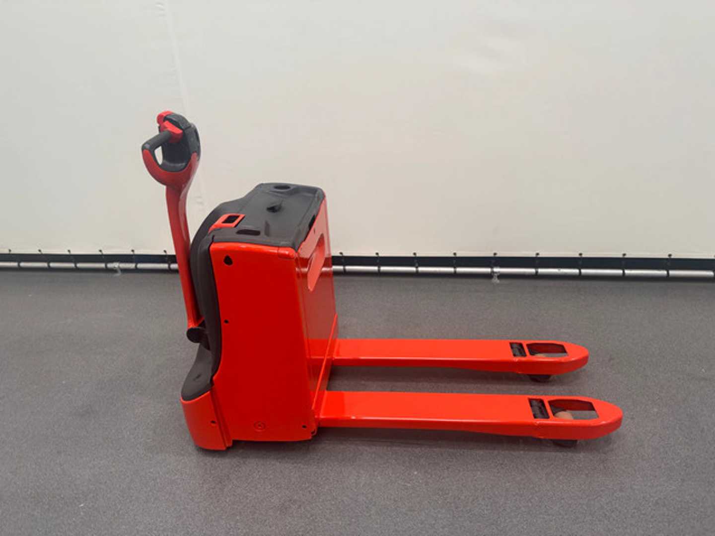 Used Forklift Linde T 20 Gājēju krautņotājs ar dīseli (Image 4) Used Forklift Linde T 20 Gājēju krautņotājs ar dīseli (Image 4)