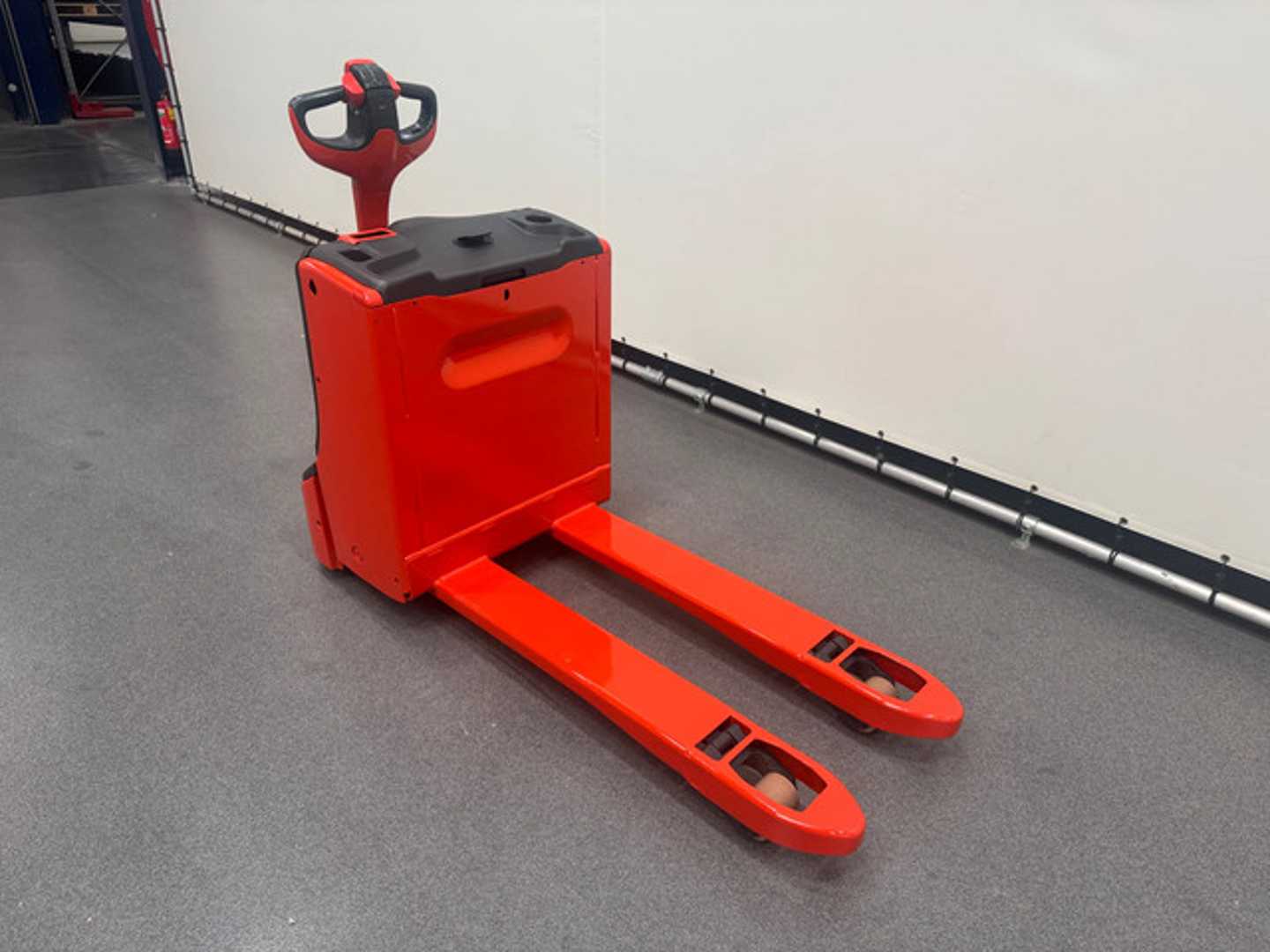 Used Forklift Linde T 20 Gājēju krautņotājs ar dīseli (Image 6) Used Forklift Linde T 20 Gājēju krautņotājs ar dīseli (Image 6)