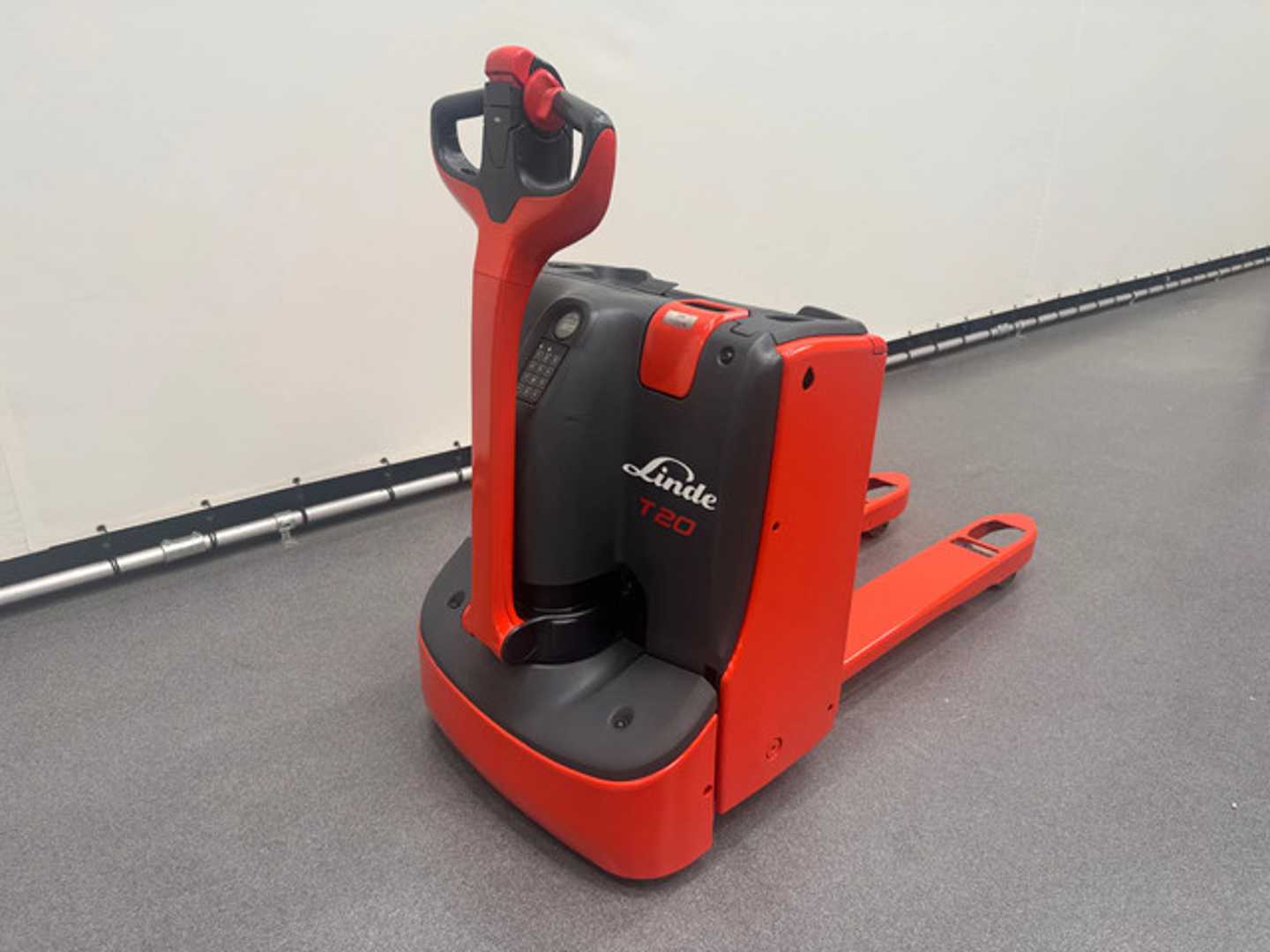 Used Forklift Linde T 20 Gājēju krautņotājs ar dīseli (Image 8) Used Forklift Linde T 20 Gājēju krautņotājs ar dīseli (Image 8)