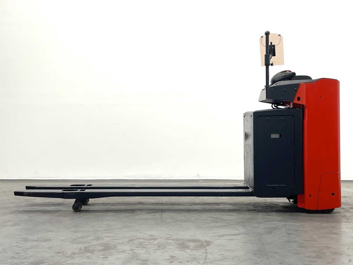 Used Forklift Linde T20SF-1154 Gājēju krautņotājs ar dīseli (Image 4) Used Forklift Linde T20SF-1154 Gājēju krautņotājs ar dīseli (Image 4)