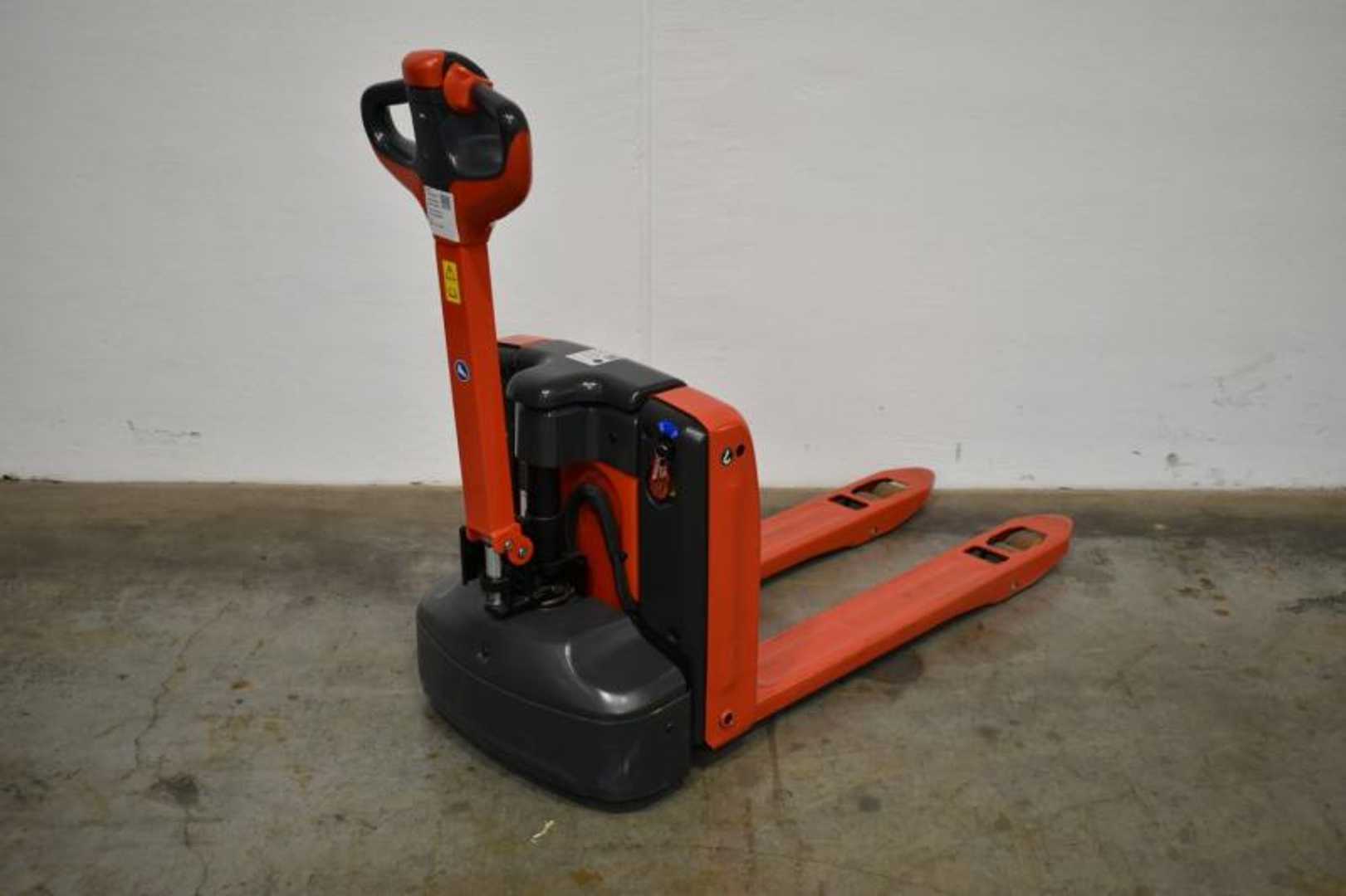 Used Forklift Linde MT 15 1133-03 Gājēju krautņotājs ar dīseli (Image 1) Used Forklift Linde MT 15 1133-03 Gājēju krautņotājs ar dīseli (Image 1)