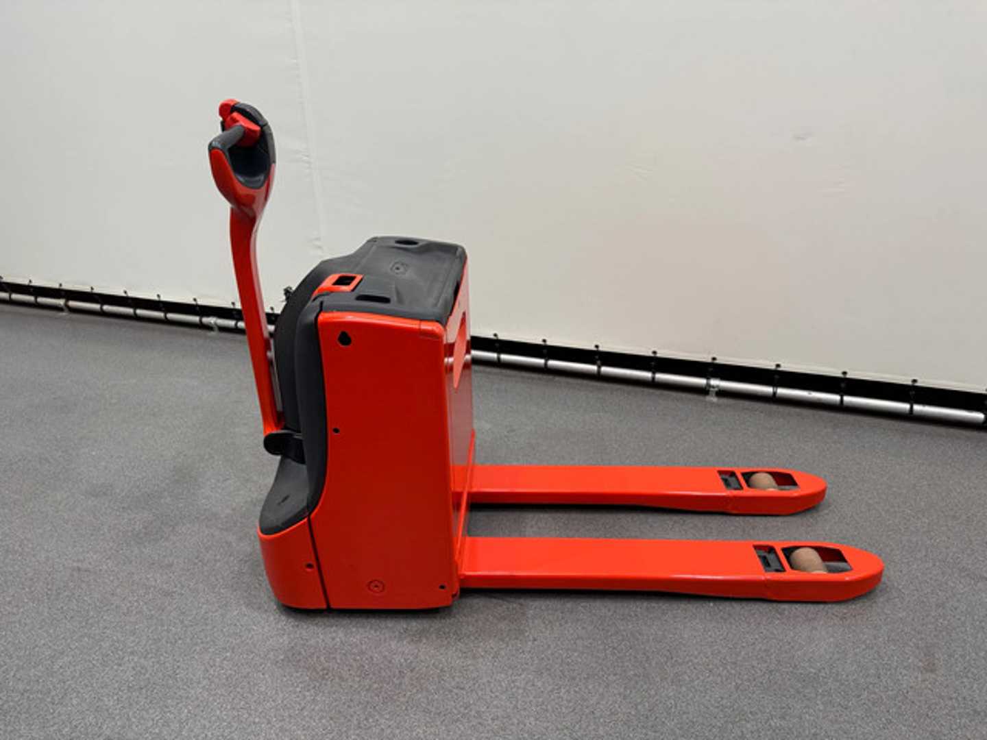 Used Forklift Linde T 20 Gājēju krautņotājs ar dīseli (Image 5) Used Forklift Linde T 20 Gājēju krautņotājs ar dīseli (Image 5)