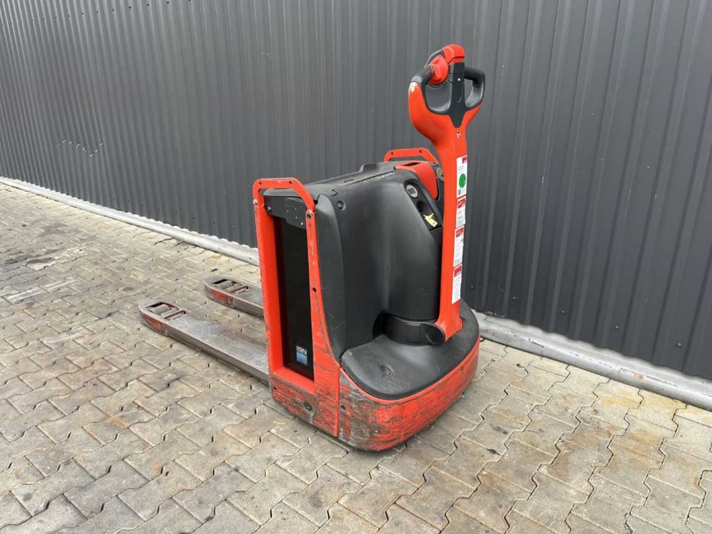 Used Forklift Linde T16 Gājēju krautņotājs ar dīseli (Image 3) Used Forklift Linde T16 Gājēju krautņotājs ar dīseli (Image 3)
