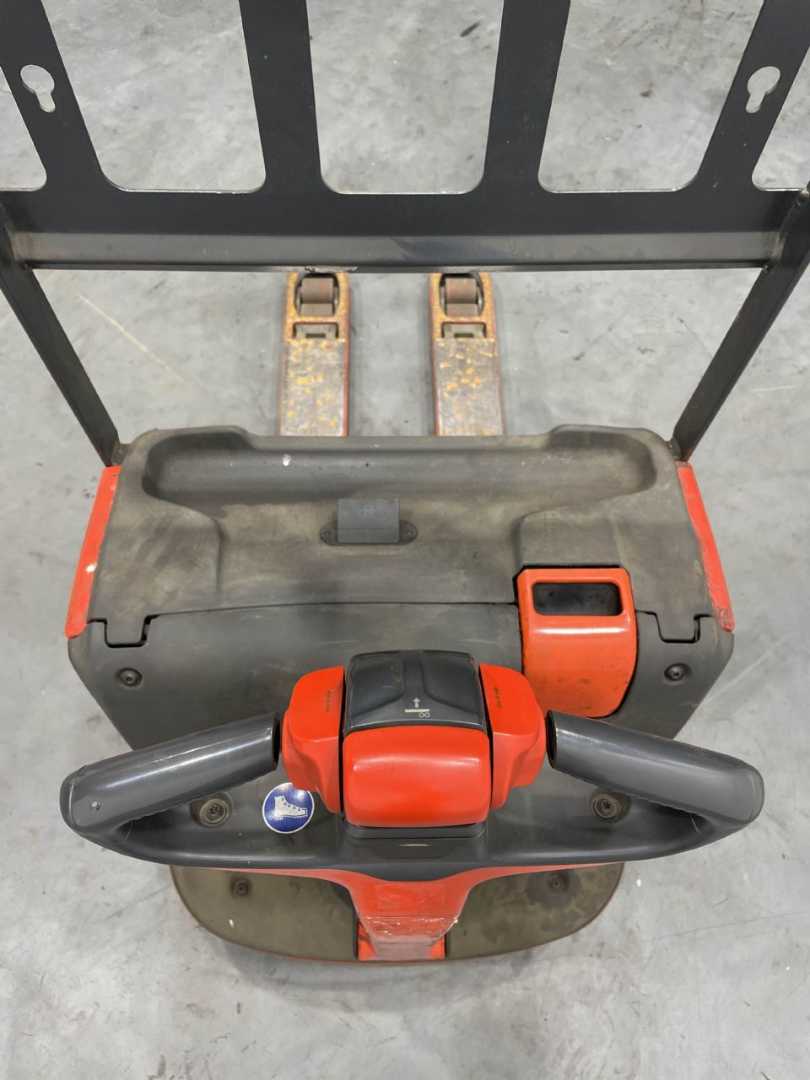 Used Forklift Linde T18-1152 Gājēju krautņotājs ar dīseli (Image 7) Used Forklift Linde T18-1152 Gājēju krautņotājs ar dīseli (Image 7)