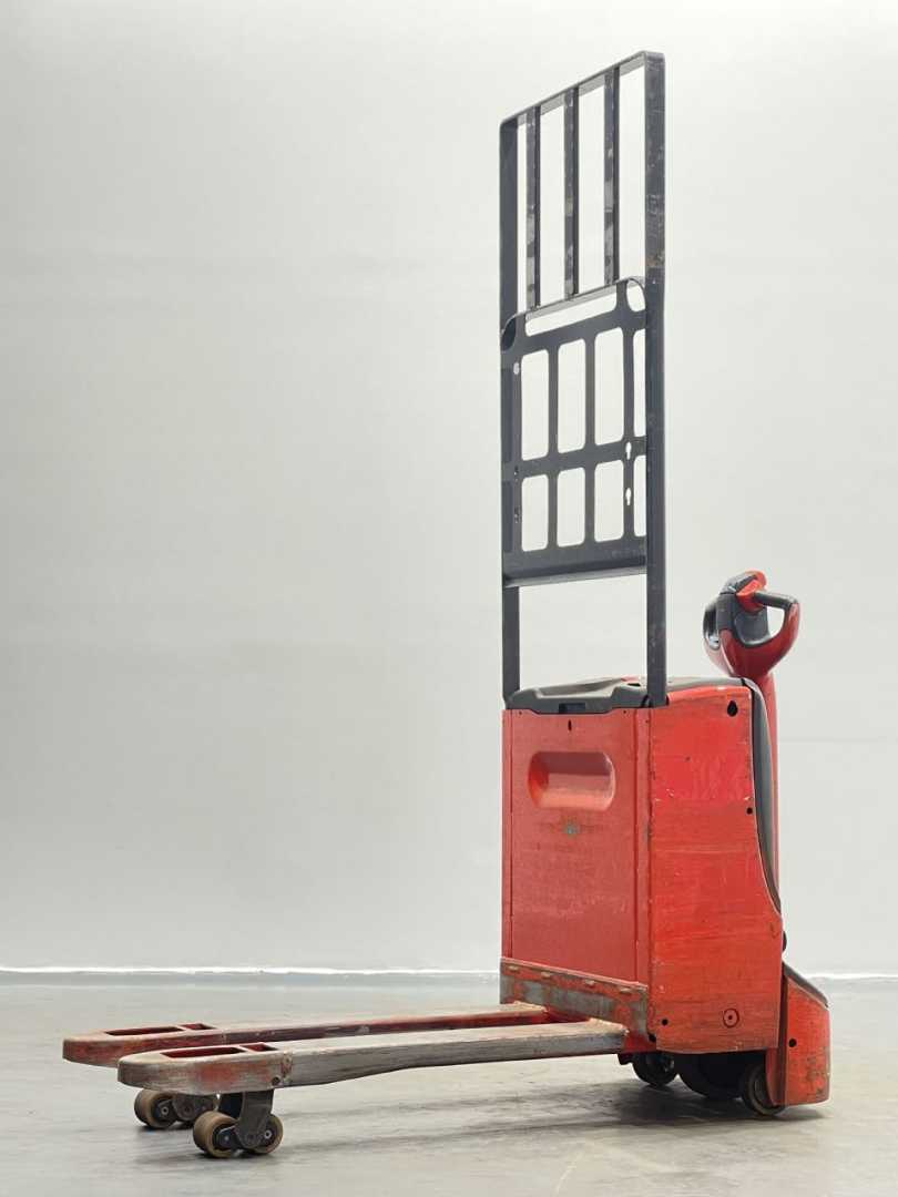 Used Forklift Linde T18-1152 Gājēju krautņotājs ar dīseli (Image 1) Used Forklift Linde T18-1152 Gājēju krautņotājs ar dīseli (Image 1)
