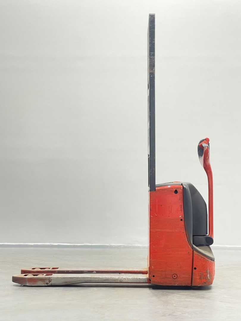 Used Forklift Linde T18-1152 Gājēju krautņotājs ar dīseli (Image 4) Used Forklift Linde T18-1152 Gājēju krautņotājs ar dīseli (Image 4)