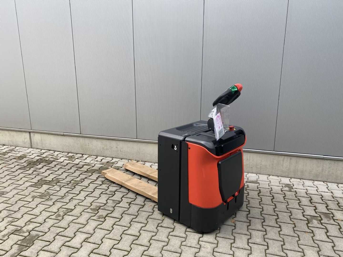 Used Forklift Other PT 20N Gājēju krautņotājs ar dīseli (Image 1) Used Forklift Other PT 20N Gājēju krautņotājs ar dīseli (Image 1)