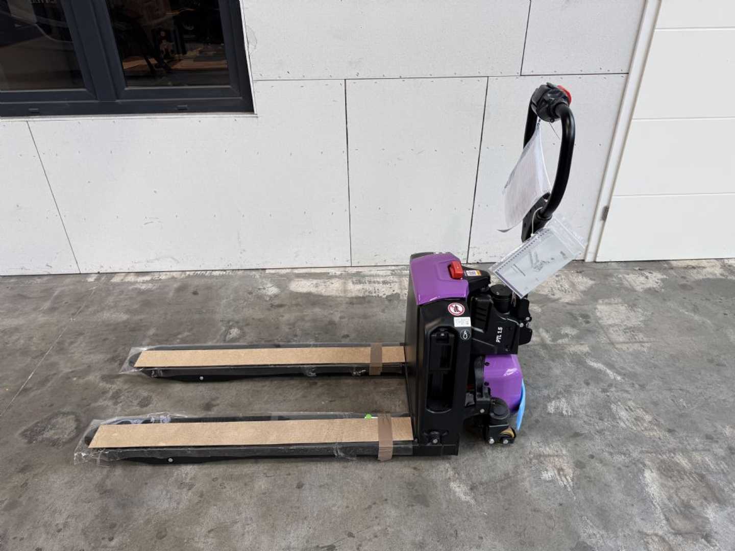 Used Forklift Other PTL 1.5 / NEU Gājēju krautņotājs ar dīseli (Image 1) Used Forklift Other PTL 1.5 / NEU Gājēju krautņotājs ar dīseli (Image 1)