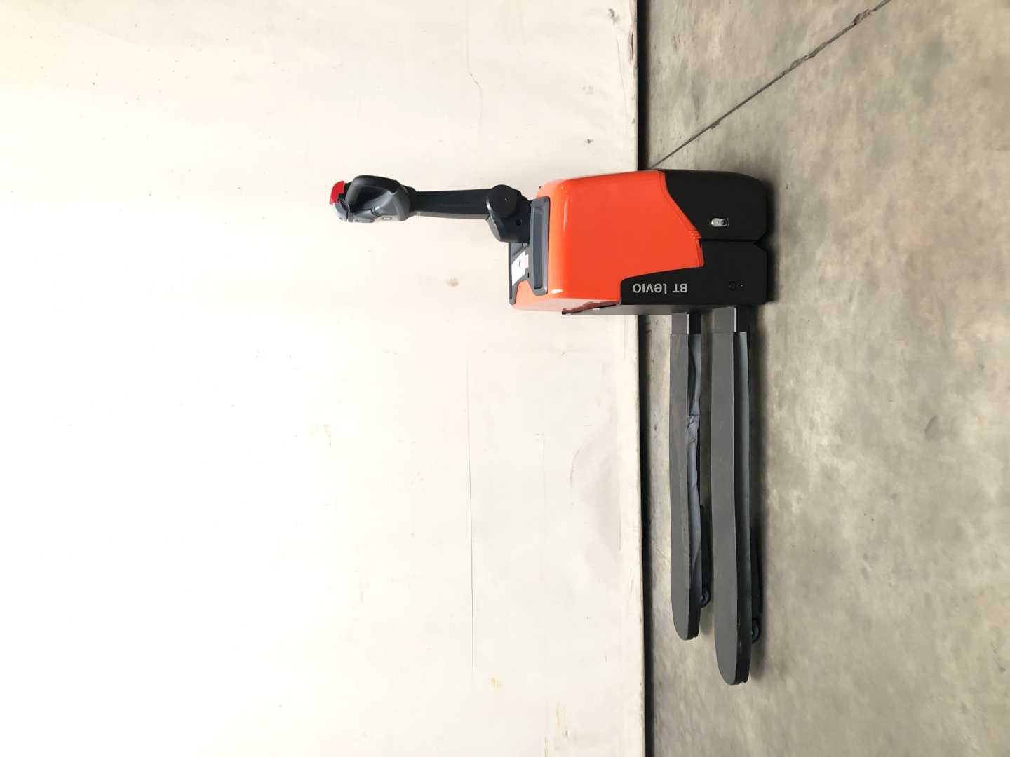 Used Forklift Toyota LWE130 Gājēju krautņotājs ar dīseli (Image 3) Used Forklift Toyota LWE130 Gājēju krautņotājs ar dīseli (Image 3)