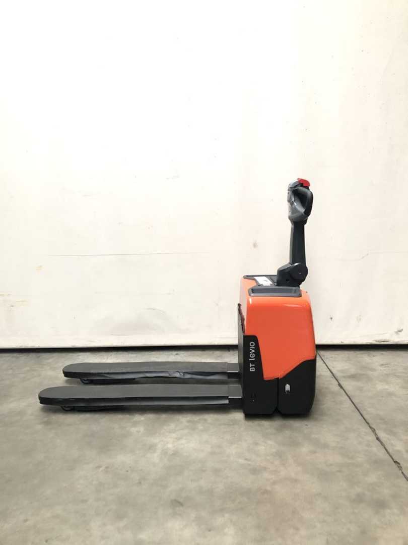 Used Forklift Toyota LWE130 Gājēju krautņotājs ar dīseli (Image 2) Used Forklift Toyota LWE130 Gājēju krautņotājs ar dīseli (Image 2)