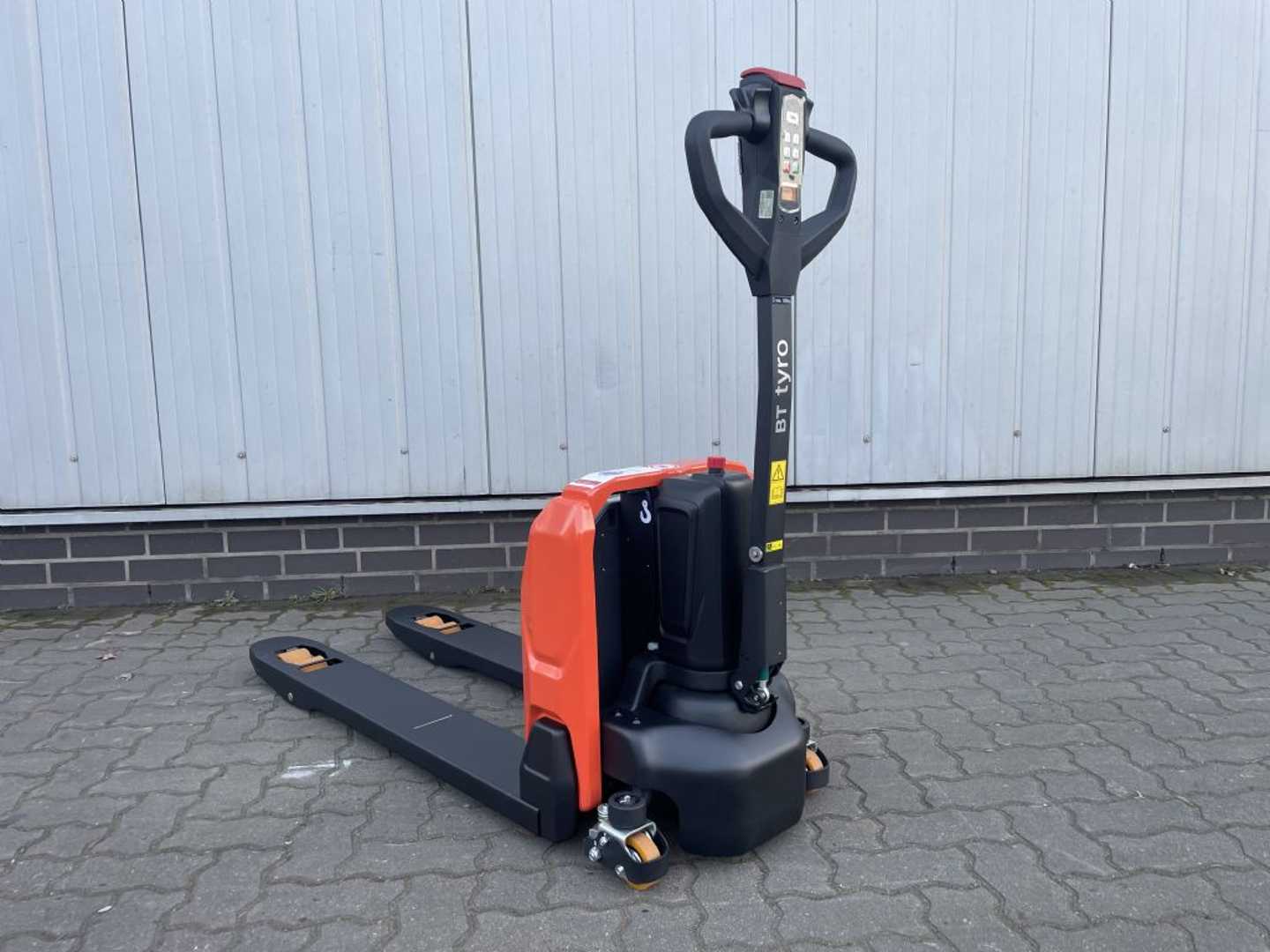Used Forklift Toyota Tyro LHE150 | Demo unit - only 5 working hours Gājēju krautņotājs ar dīseli (Image 5) Used Forklift Toyota Tyro LHE150 | Demo unit - only 5 working hours Gājēju krautņotājs ar dīseli (Image 5)