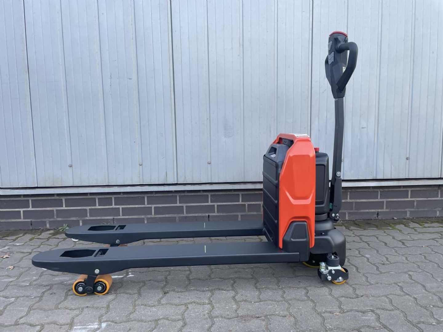 Used Forklift Toyota Tyro LHE150 | Demo unit - only 5 working hours Gājēju krautņotājs ar dīseli (Image 8) Used Forklift Toyota Tyro LHE150 | Demo unit - only 5 working hours Gājēju krautņotājs ar dīseli (Image 8)