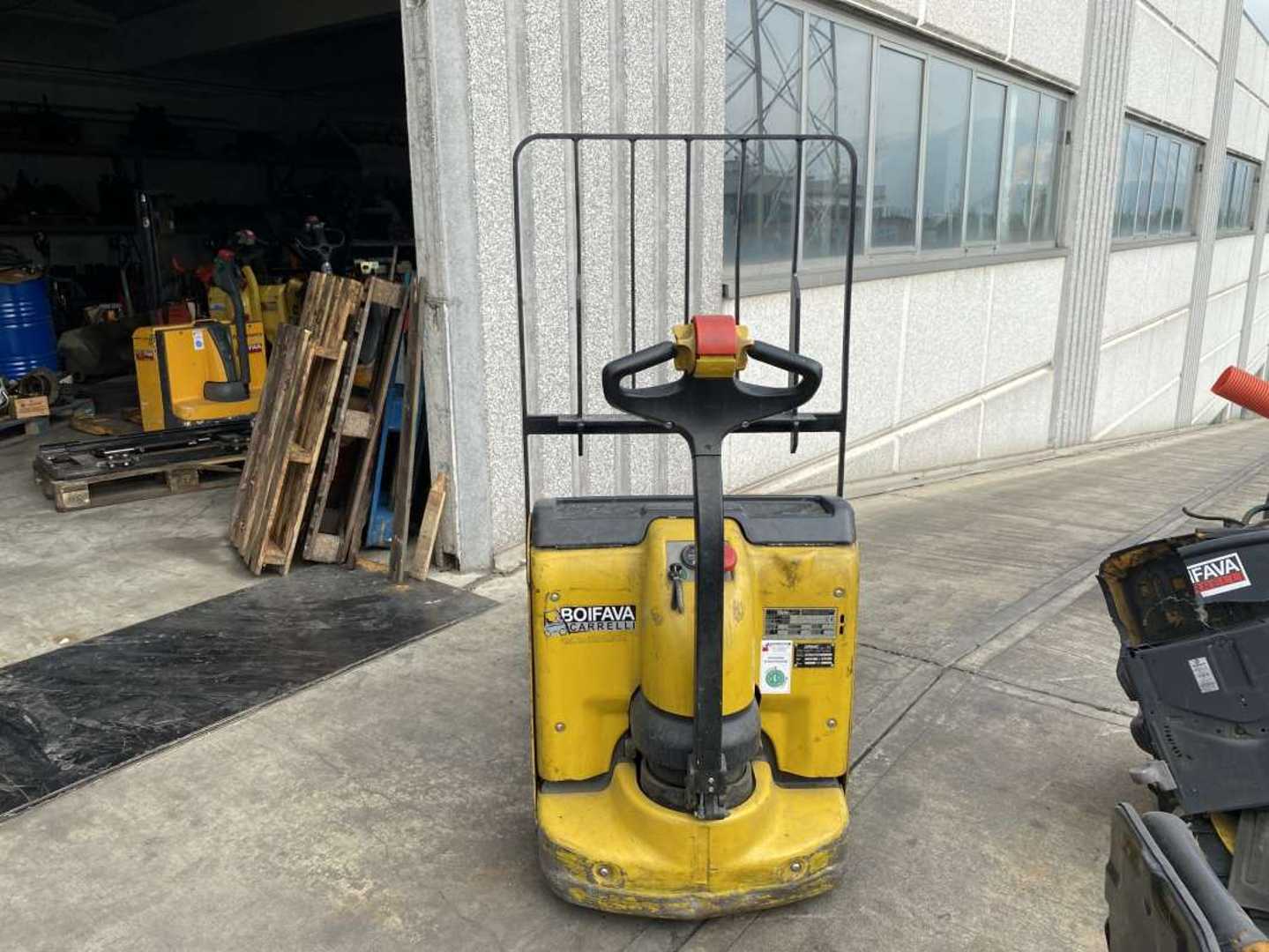 Used Forklift Yale MP16 Gājēju krautņotājs ar dīseli (Image 3) Used Forklift Yale MP16 Gājēju krautņotājs ar dīseli (Image 3)