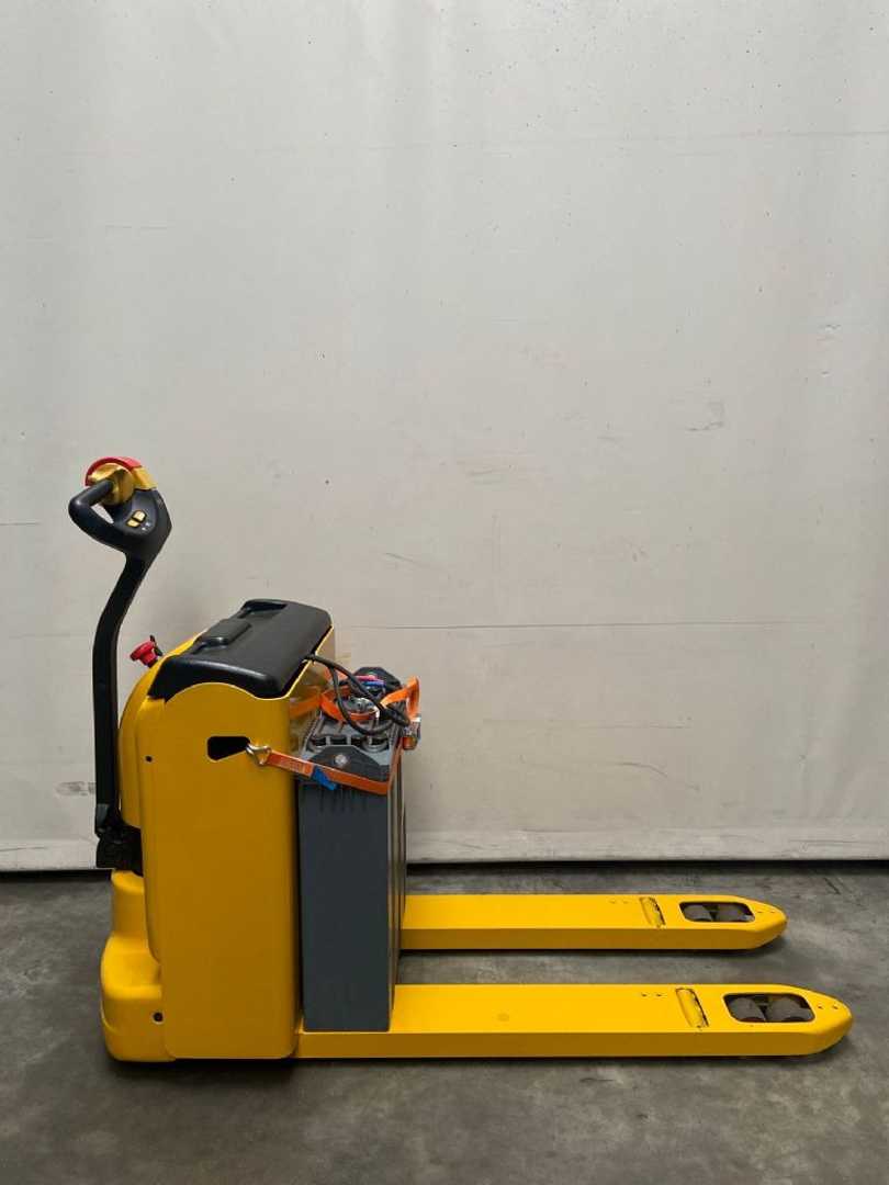 Used Forklift Yale MP18 Gājēju krautņotājs ar dīseli (Image 1) Used Forklift Yale MP18 Gājēju krautņotājs ar dīseli (Image 1)