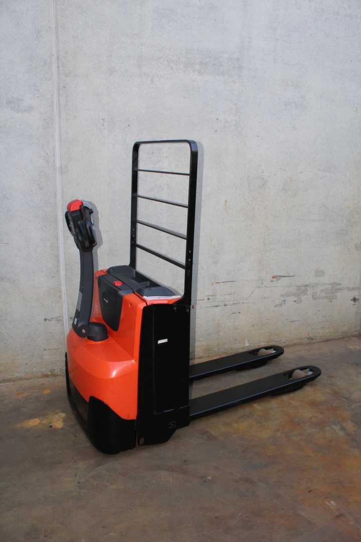 Used Forklift BT LWE 160 Gājēju krautņotājs (daļēji elektrisks) (Image 4) Used Forklift BT LWE 160 Gājēju krautņotājs (daļēji elektrisks) (Image 4)