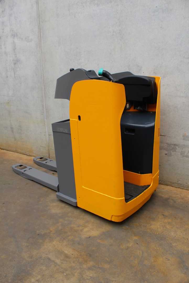 Used Forklift Jungheinrich ESE 120 Gājēju krautņotājs (daļēji elektrisks) (Image 1) Used Forklift Jungheinrich ESE 120 Gājēju krautņotājs (daļēji elektrisks) (Image 1)