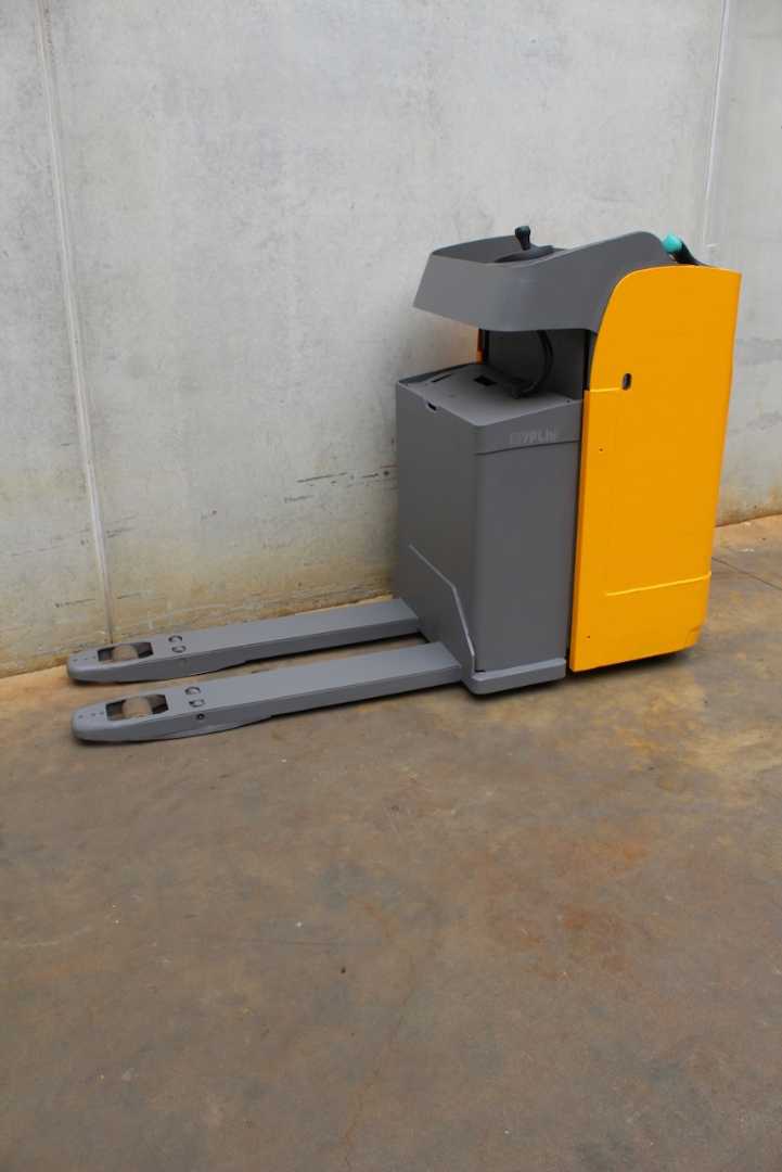 Used Forklift Jungheinrich ESE 120 Gājēju krautņotājs (daļēji elektrisks) (Image 2) Used Forklift Jungheinrich ESE 120 Gājēju krautņotājs (daļēji elektrisks) (Image 2)