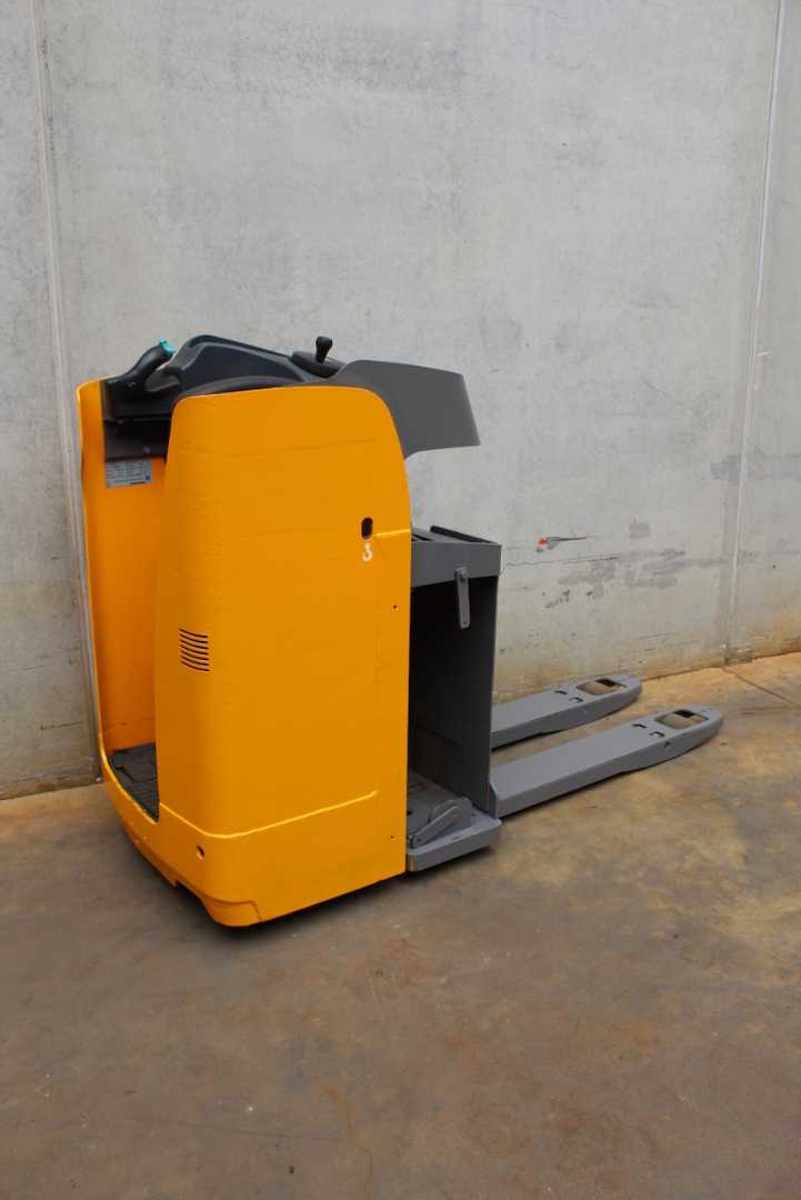 Used Forklift Jungheinrich ESE 120 Gājēju krautņotājs (daļēji elektrisks) (Image 3) Used Forklift Jungheinrich ESE 120 Gājēju krautņotājs (daļēji elektrisks) (Image 3)