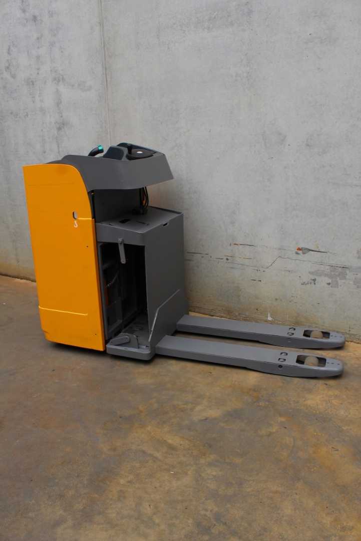 Used Forklift Jungheinrich ESE 120 Gājēju krautņotājs (daļēji elektrisks) (Image 10) Used Forklift Jungheinrich ESE 120 Gājēju krautņotājs (daļēji elektrisks) (Image 10)