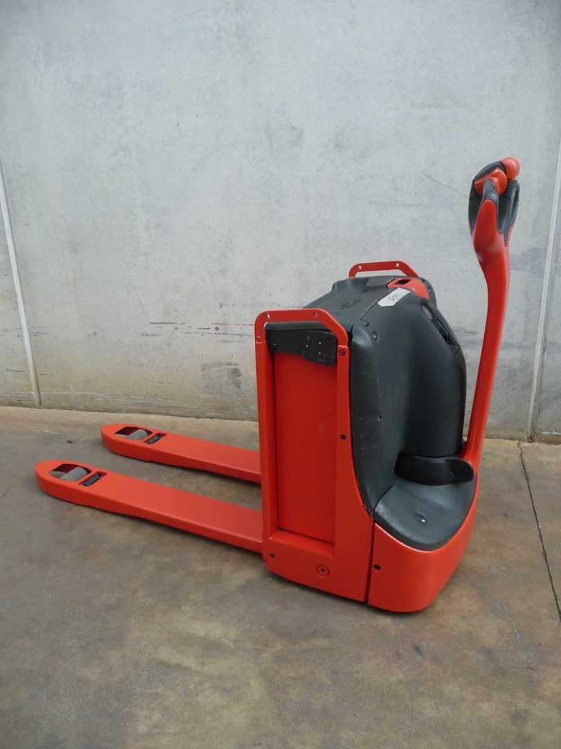 Used Forklift Linde T 16 Gājēju krautņotājs (daļēji elektrisks) (Image 2) Used Forklift Linde T 16 Gājēju krautņotājs (daļēji elektrisks) (Image 2)