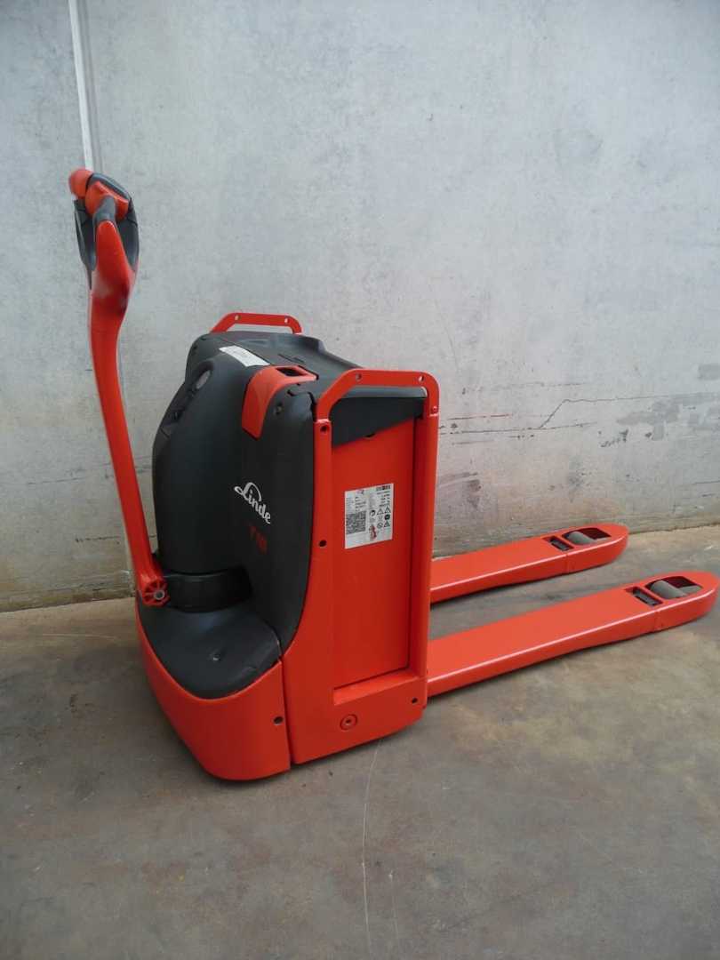 Used Forklift Linde T 16 Gājēju krautņotājs (daļēji elektrisks) (Image 4) Used Forklift Linde T 16 Gājēju krautņotājs (daļēji elektrisks) (Image 4)