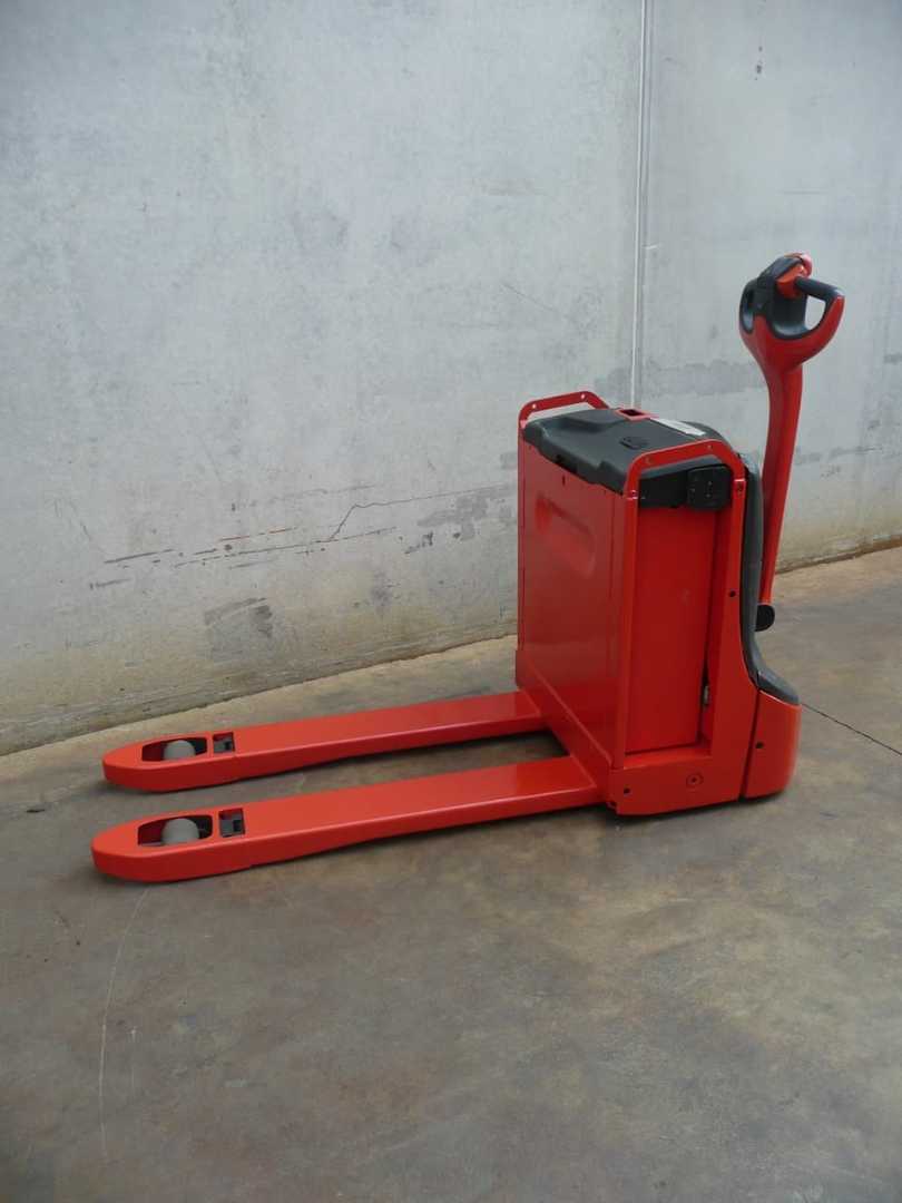Used Forklift Linde T 16 Gājēju krautņotājs (daļēji elektrisks) (Image 8) Used Forklift Linde T 16 Gājēju krautņotājs (daļēji elektrisks) (Image 8)